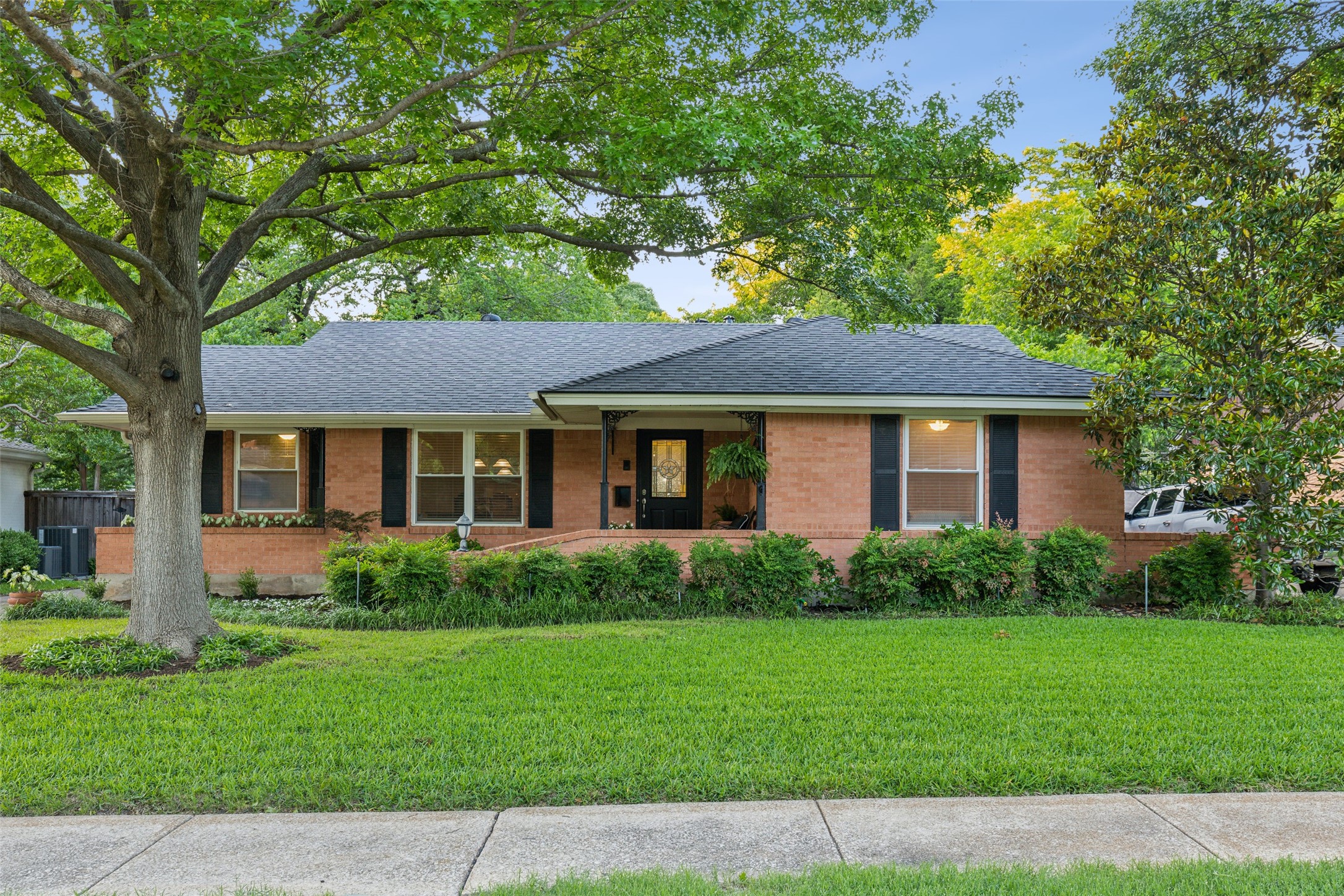 10529 Coleridge Street Dallas TX 75218