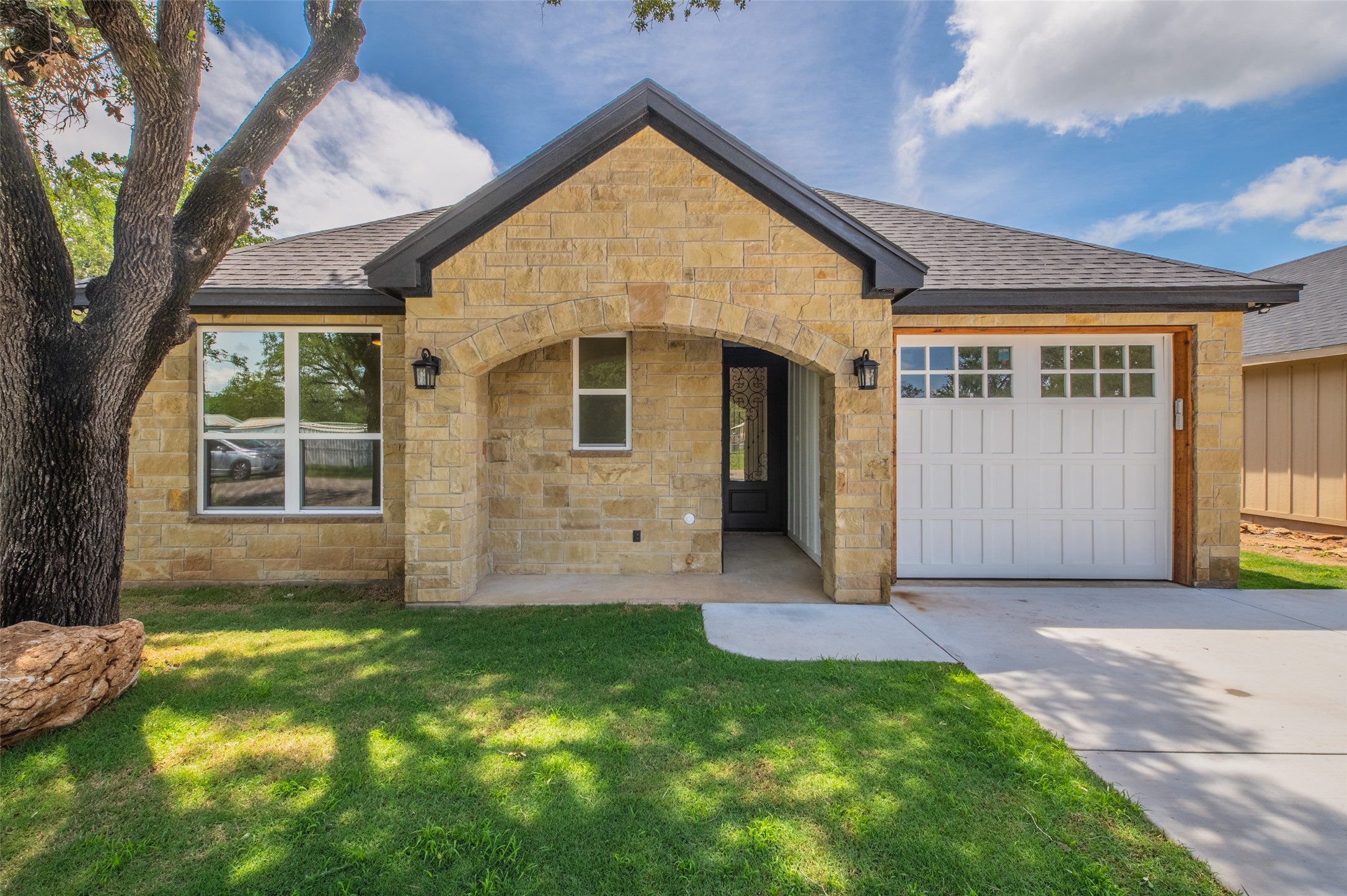 2719 Sycamore Court Granbury TX 76048