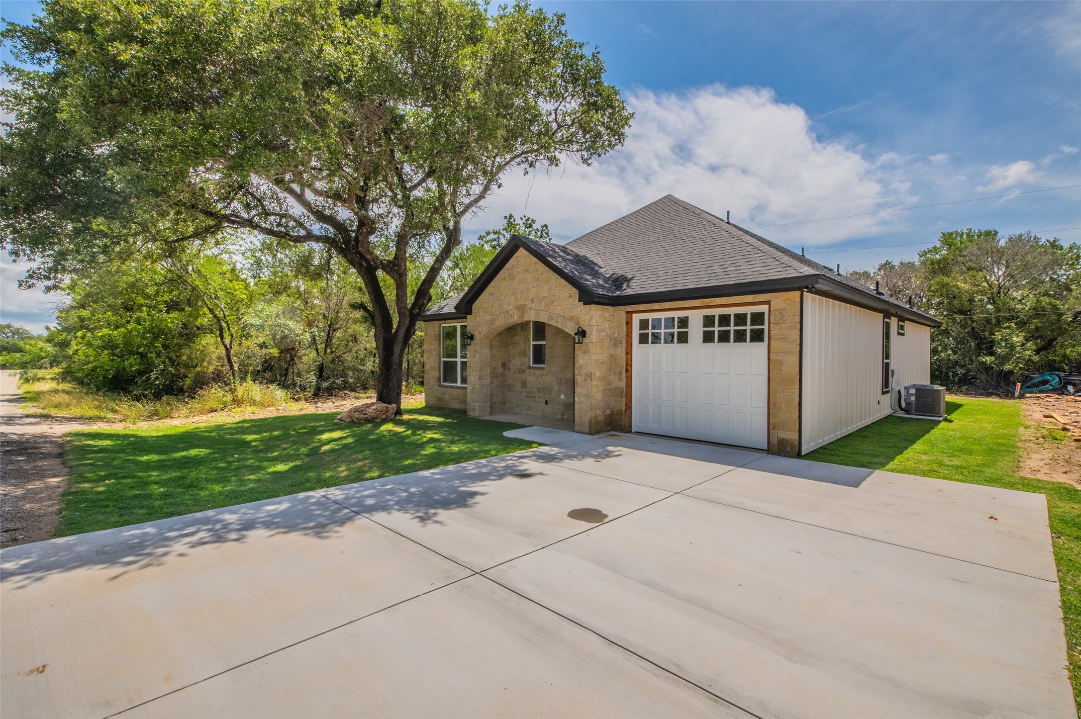 2719 Sycamore Court Granbury TX 76048
