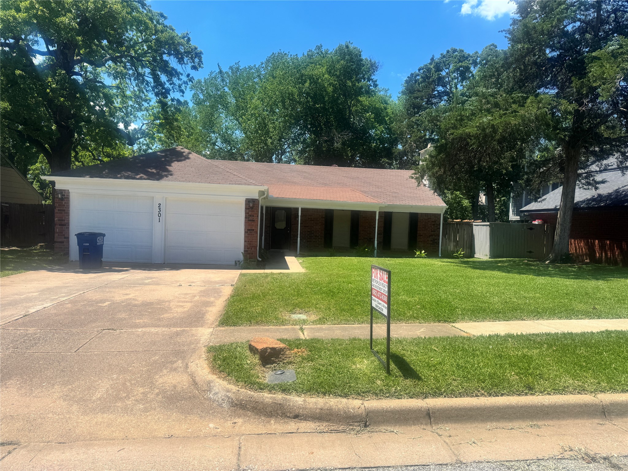 2301 Holly Drive Euless TX 76039