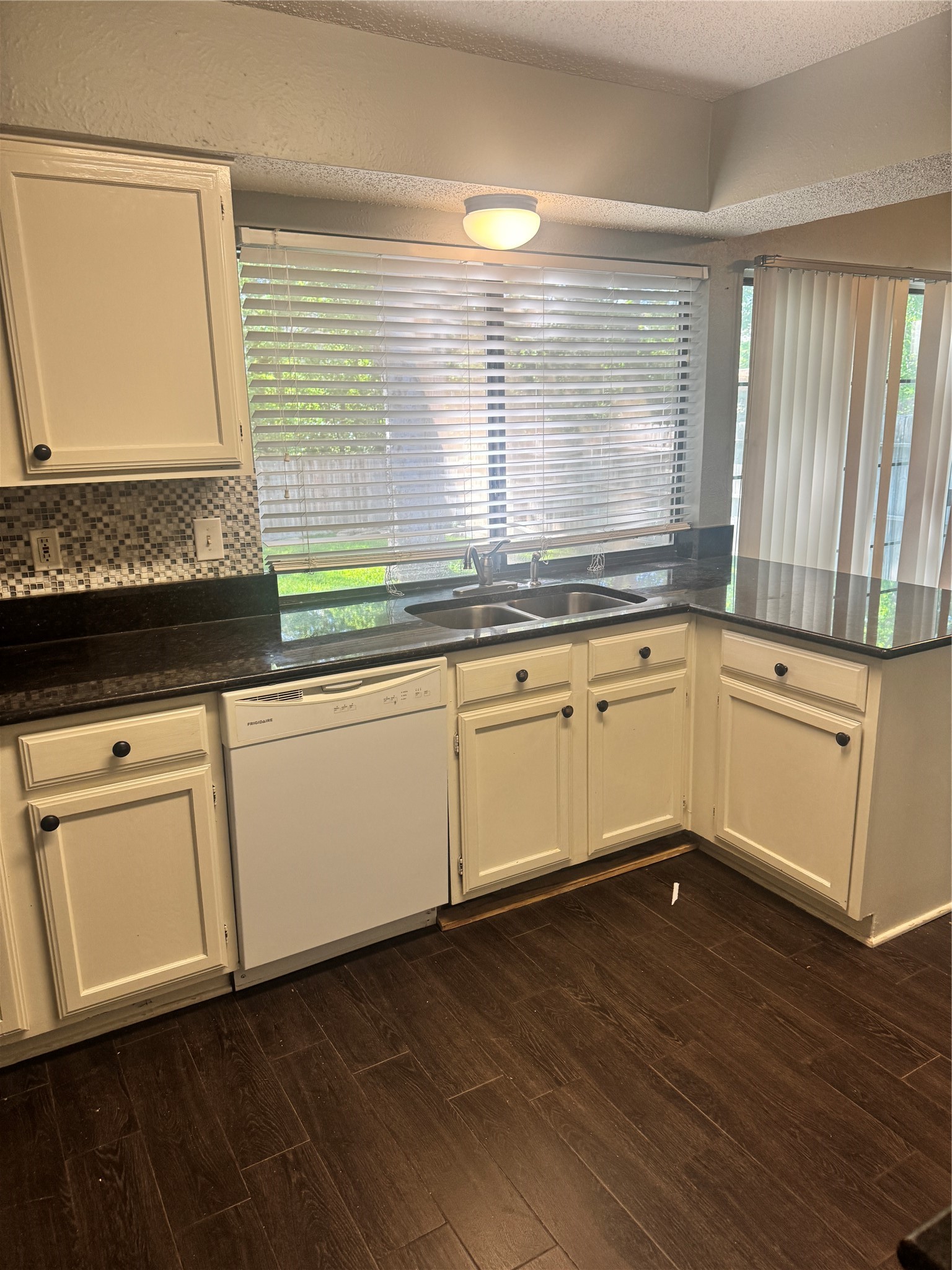 2301 Holly Drive Euless TX 76039