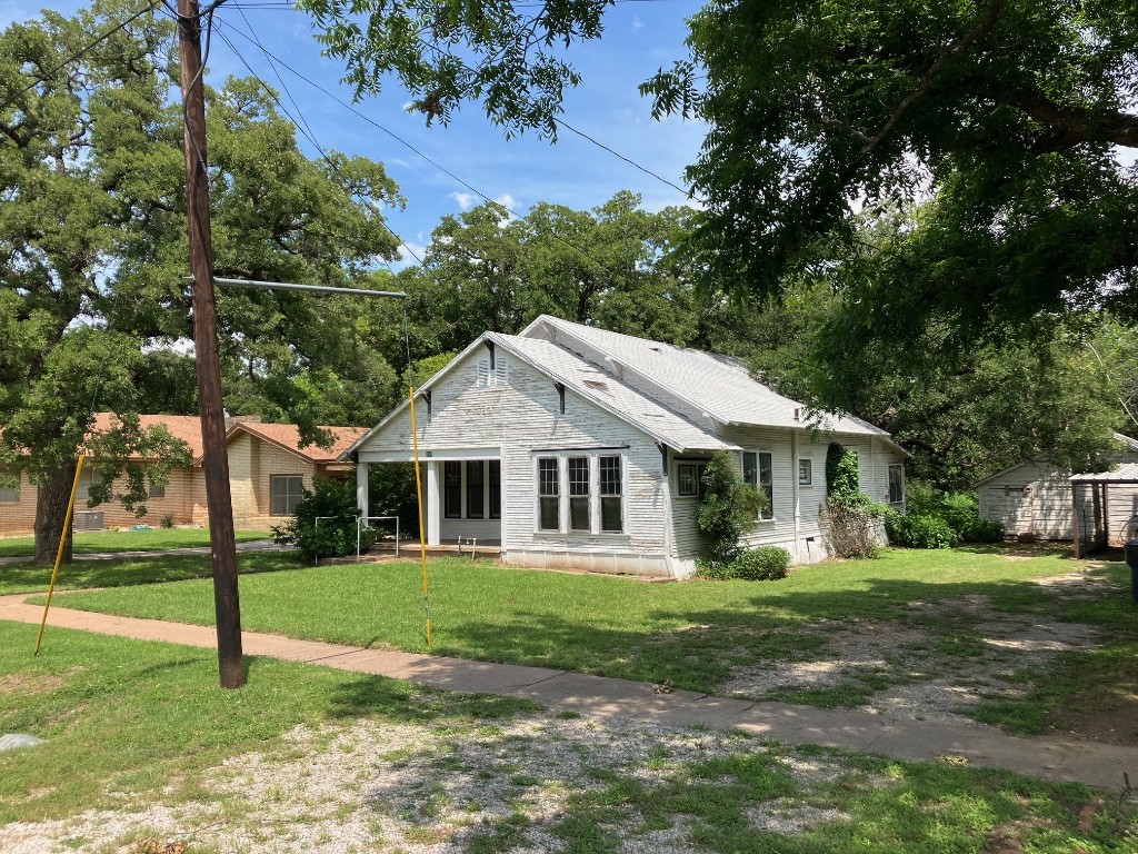 249 S Houston Street De Leon TX 76444