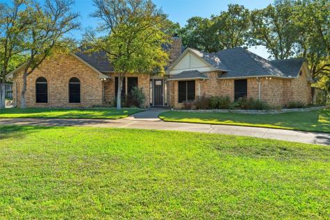 718 Shady Creek Drive Kennedale TX 76060