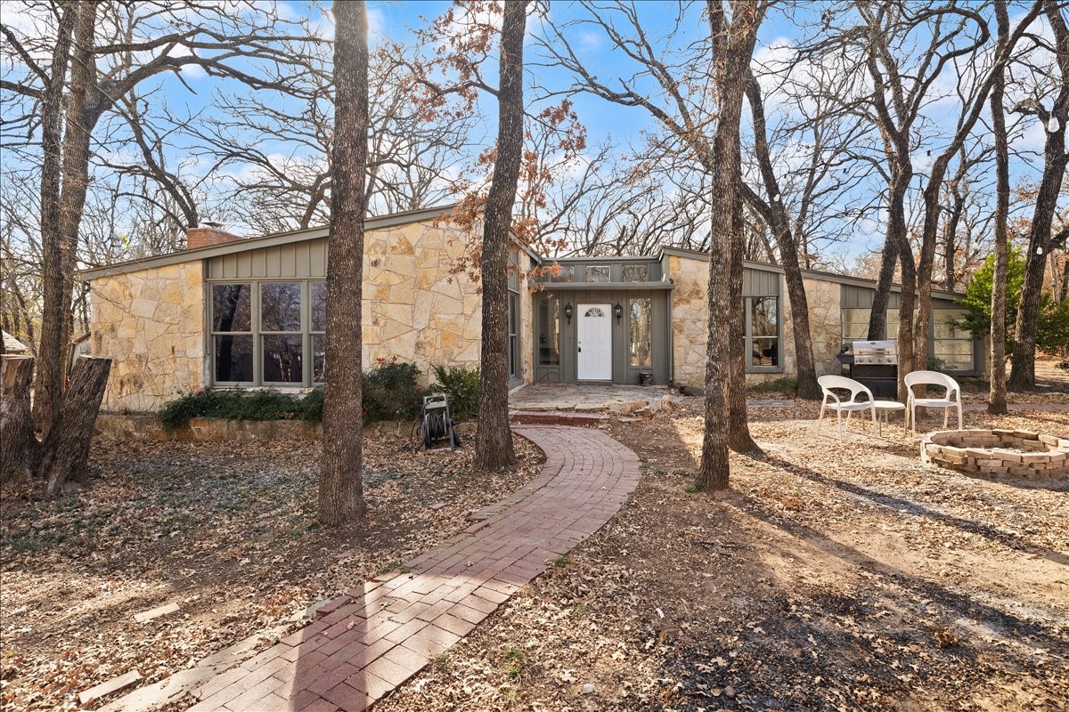 100 Sands Drive Azle TX 76020