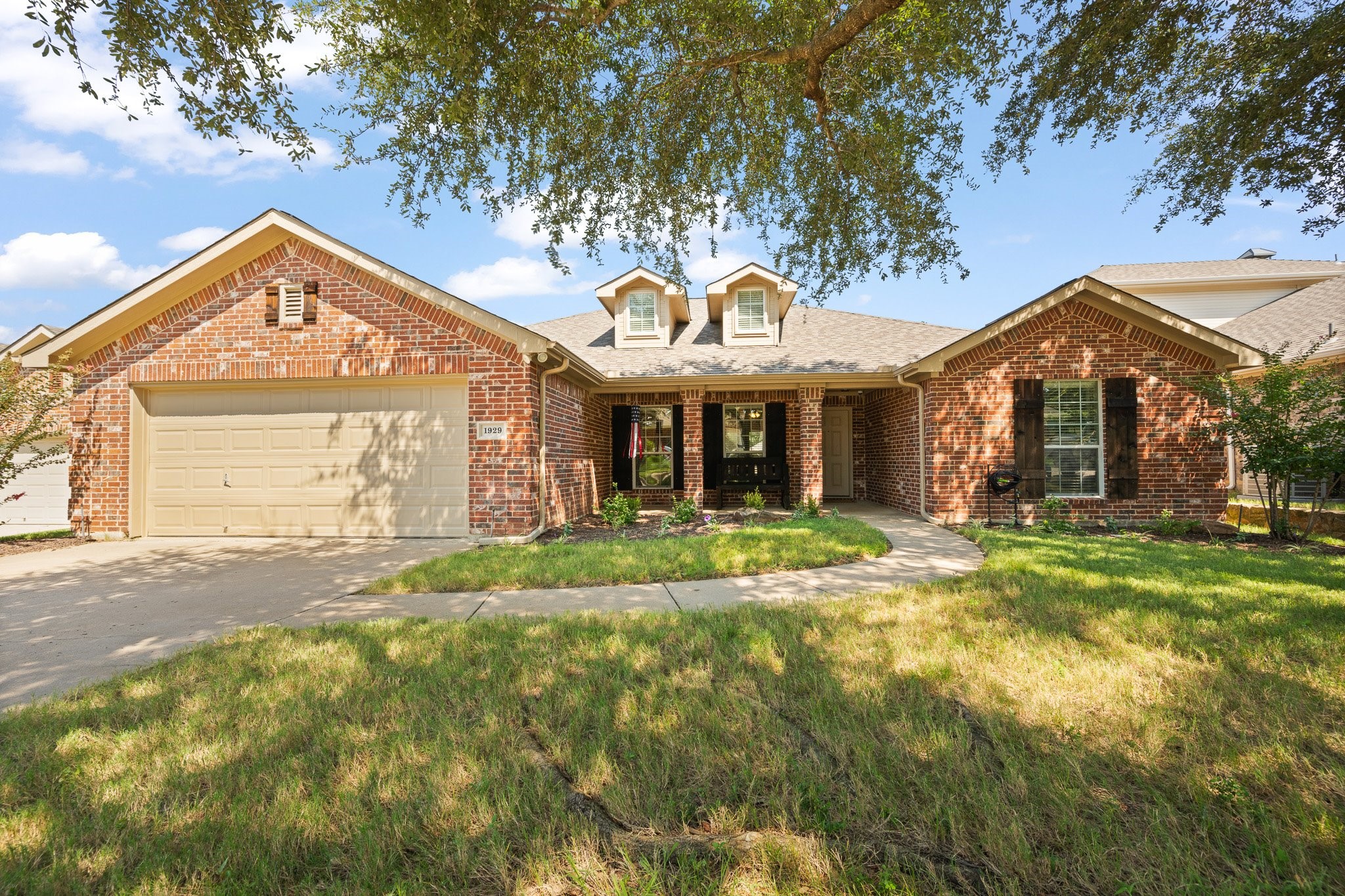 1929 Mary Ann Lane Burleson TX 76028