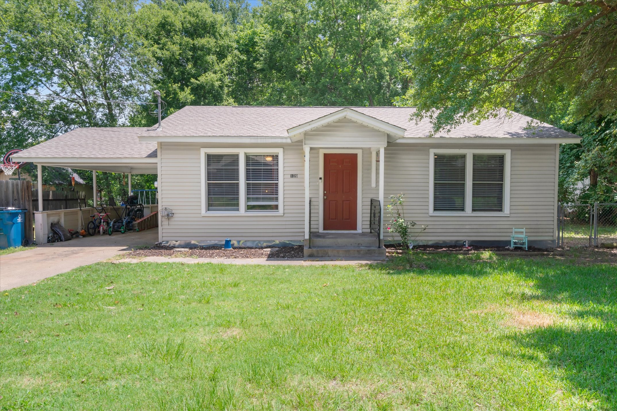 189 S Pine Street Van TX 75790