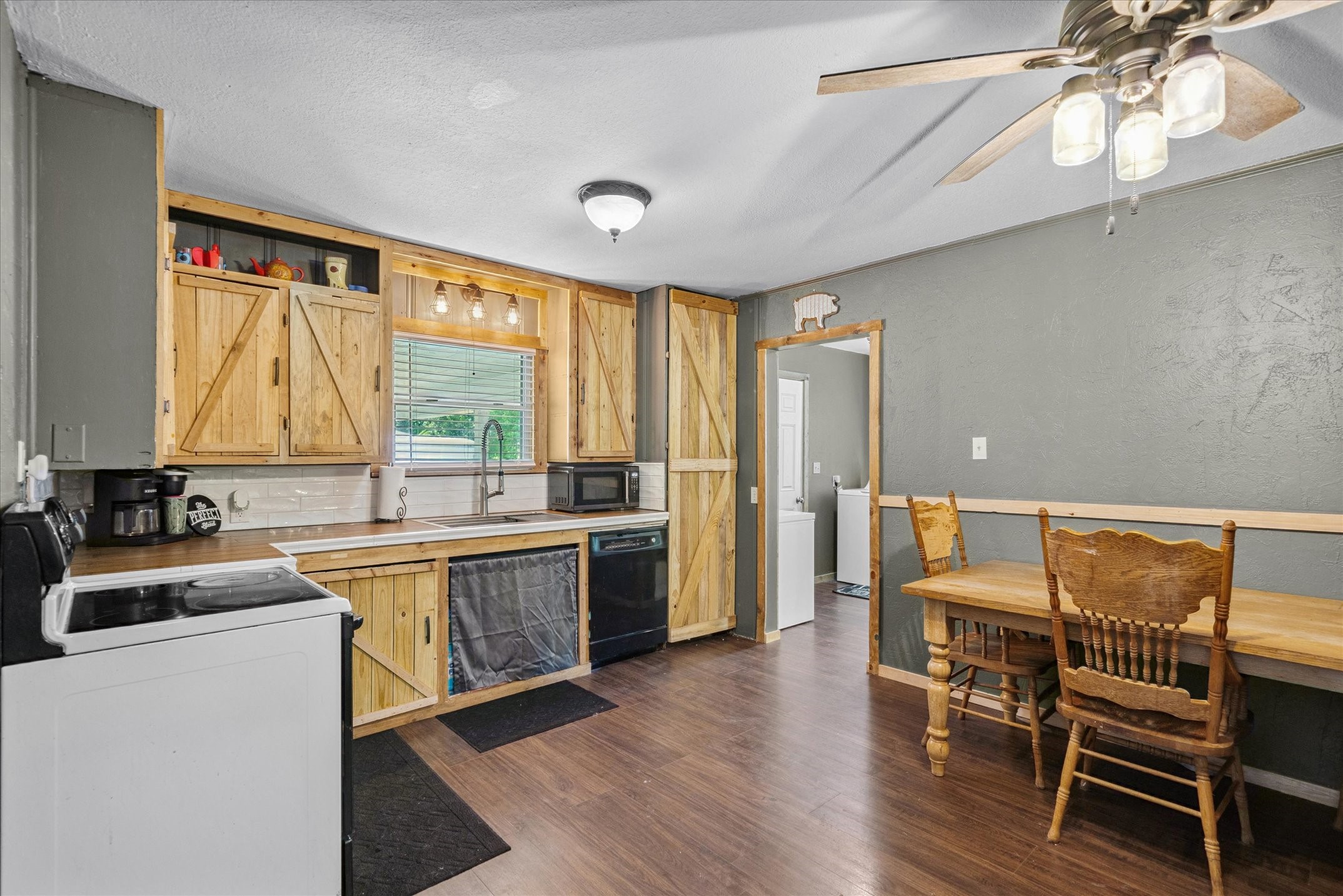 189 S Pine Street Van TX 75790