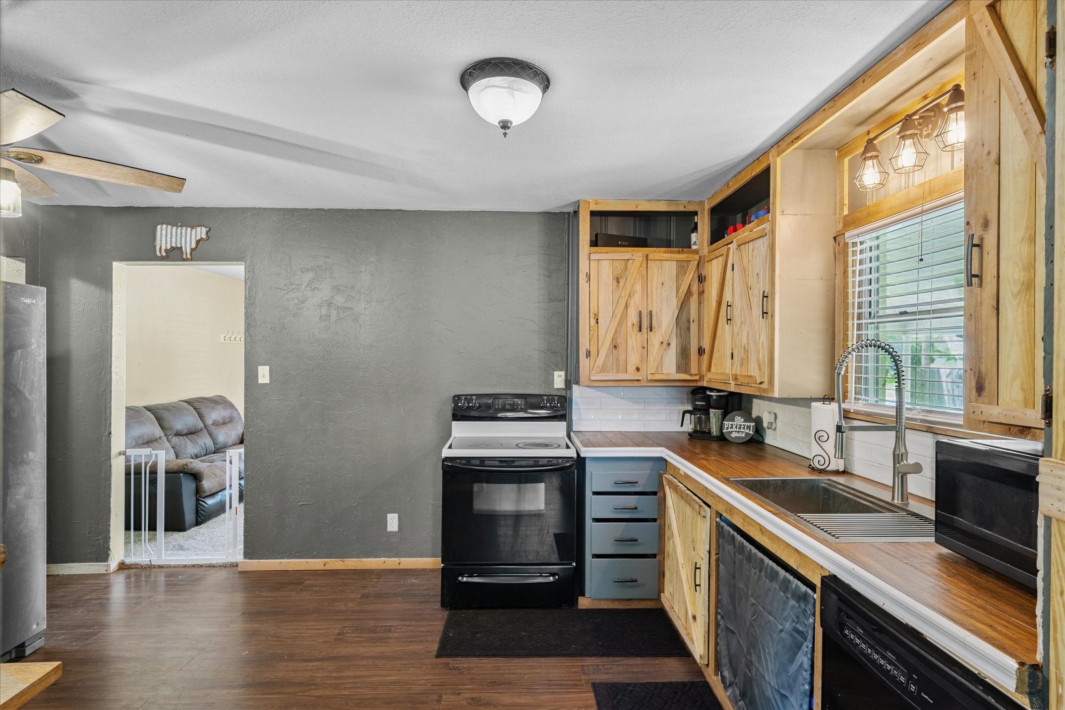 189 S Pine Street Van TX 75790