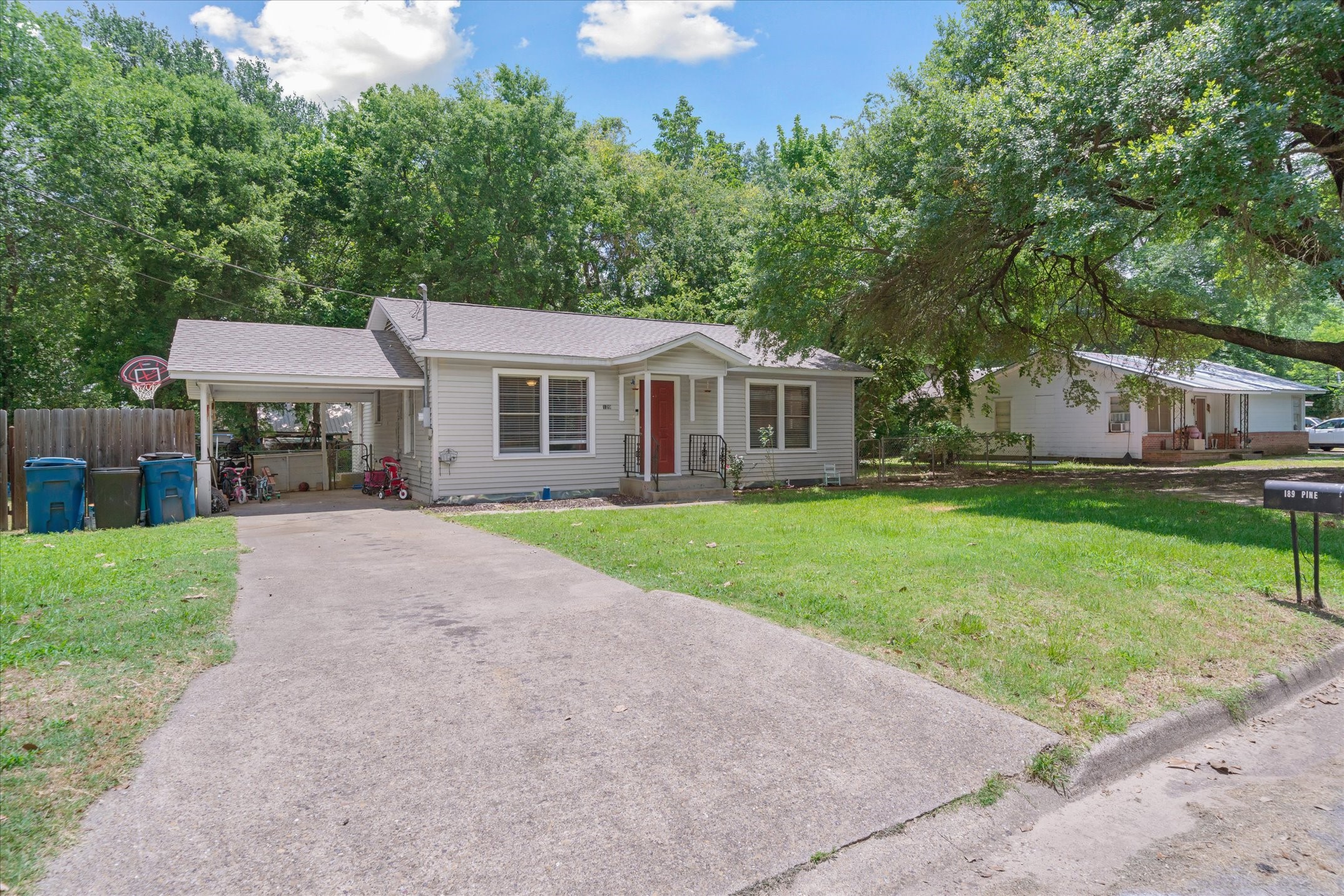 189 S Pine Street Van TX 75790