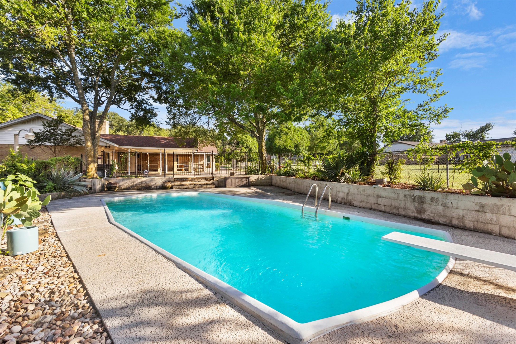 103 Cedar Drive Oak Leaf TX 75154