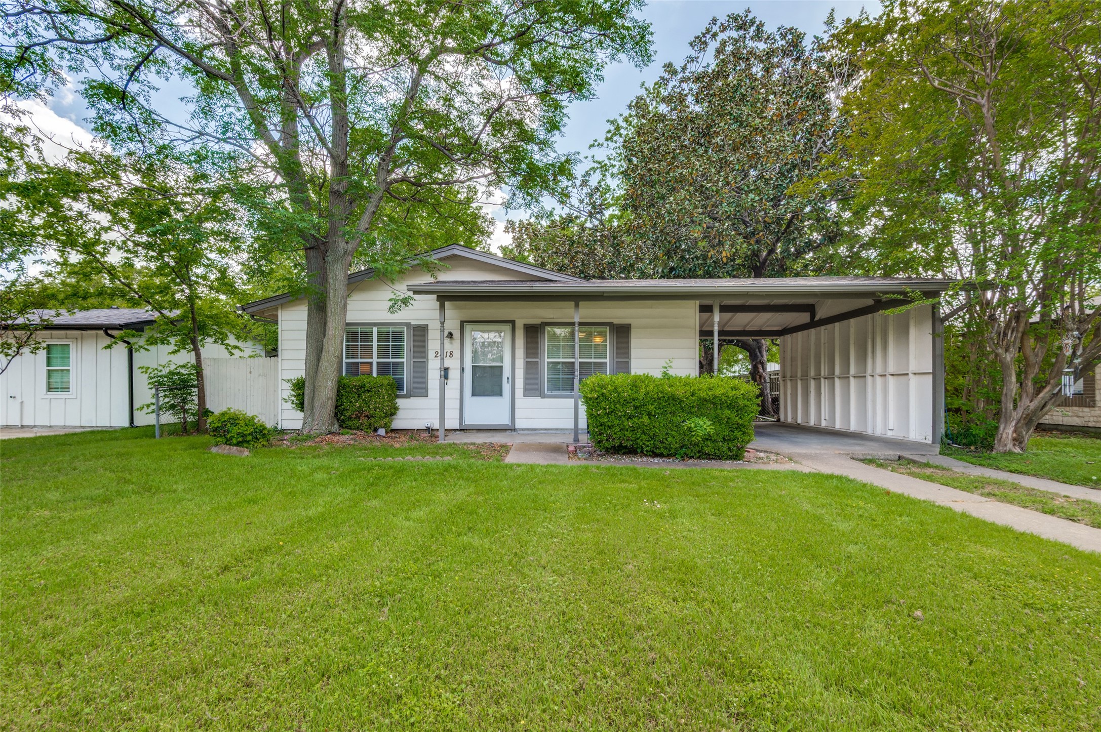2418 W 5th Street Irving TX 75060