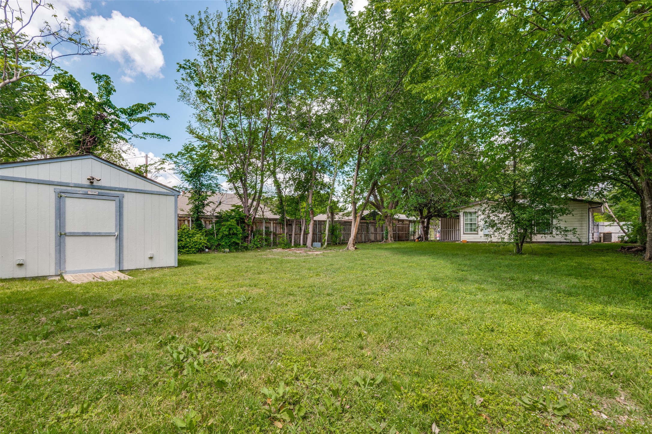 2418 W 5th Street Irving TX 75060