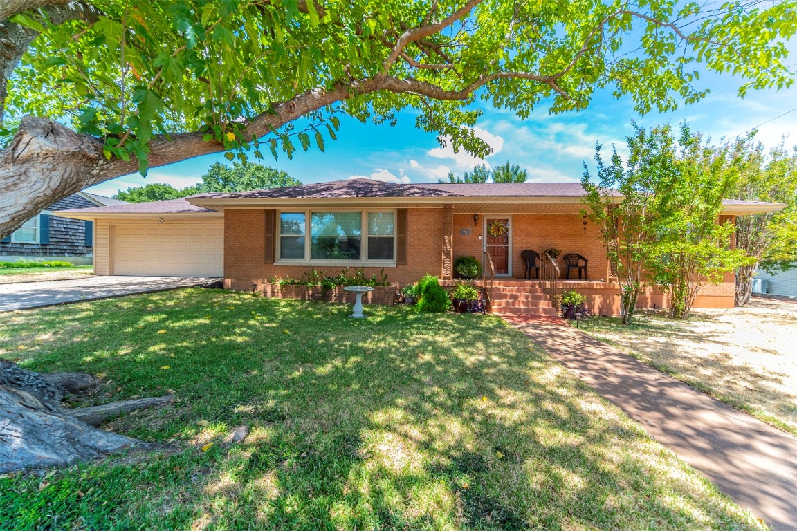 710 Norton Street Weatherford TX 76086