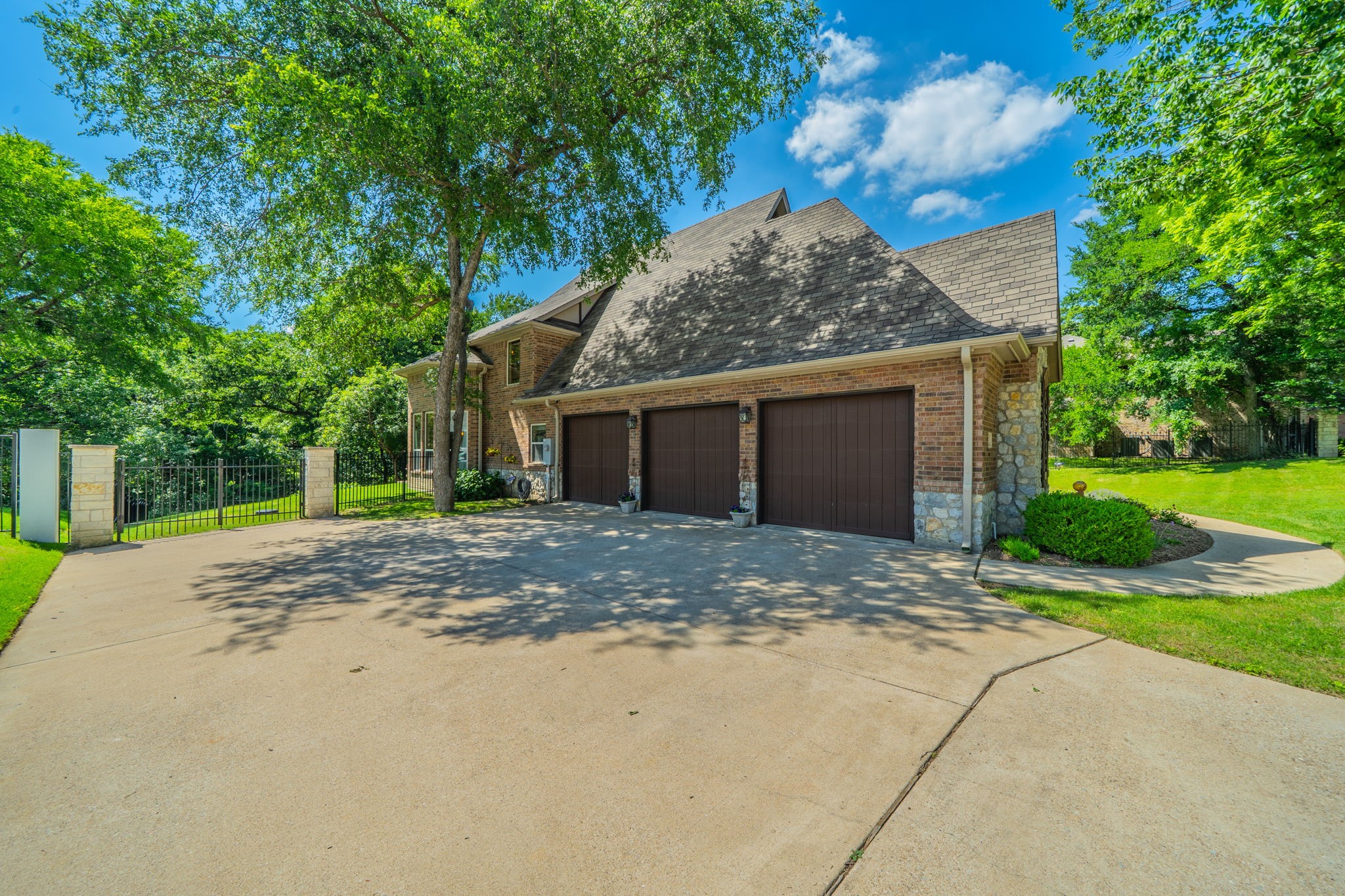 1811 Magic Valley Lane Cedar Hill TX 75104