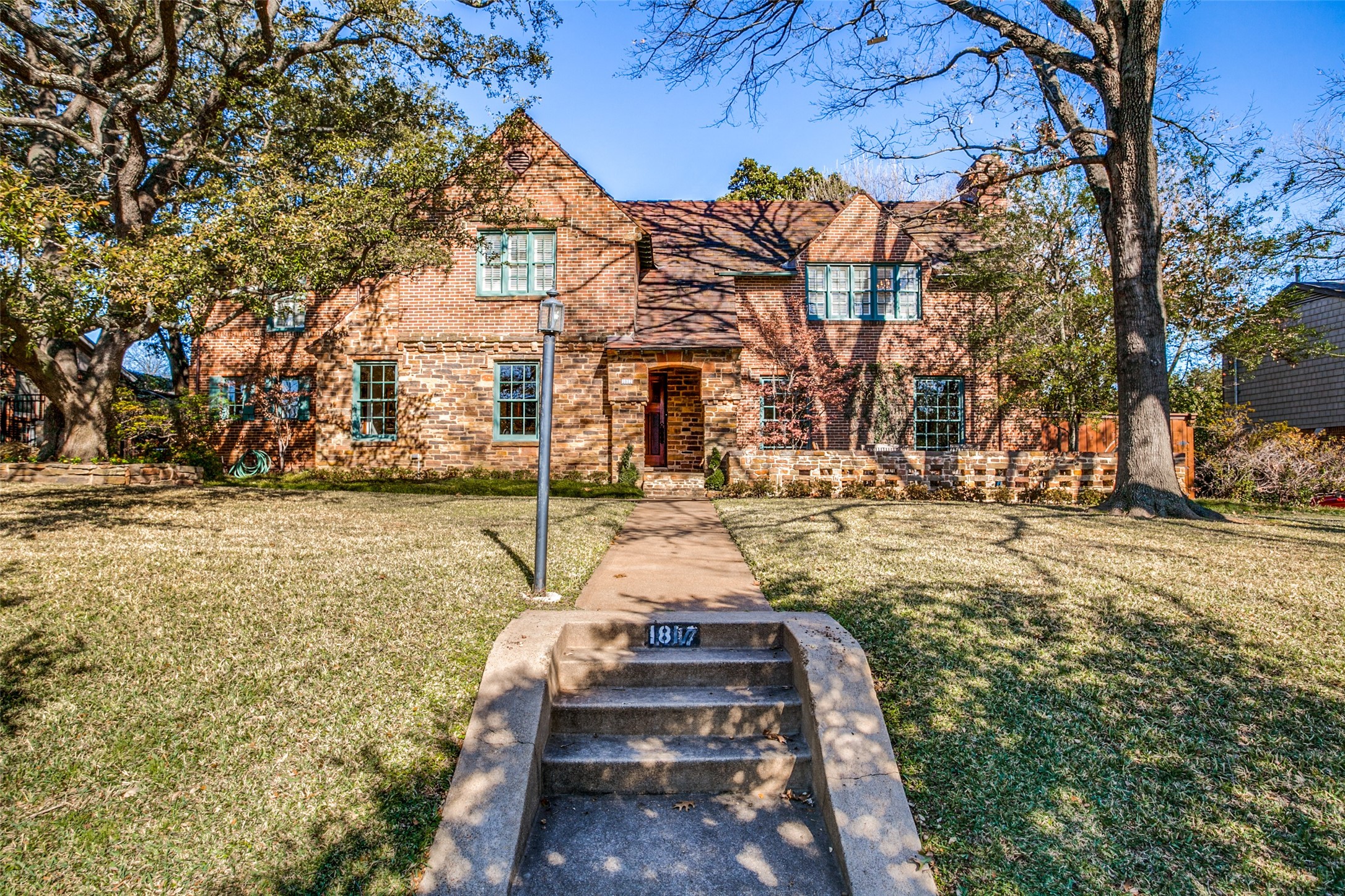 1817 W Colorado Boulevard Dallas TX 75208