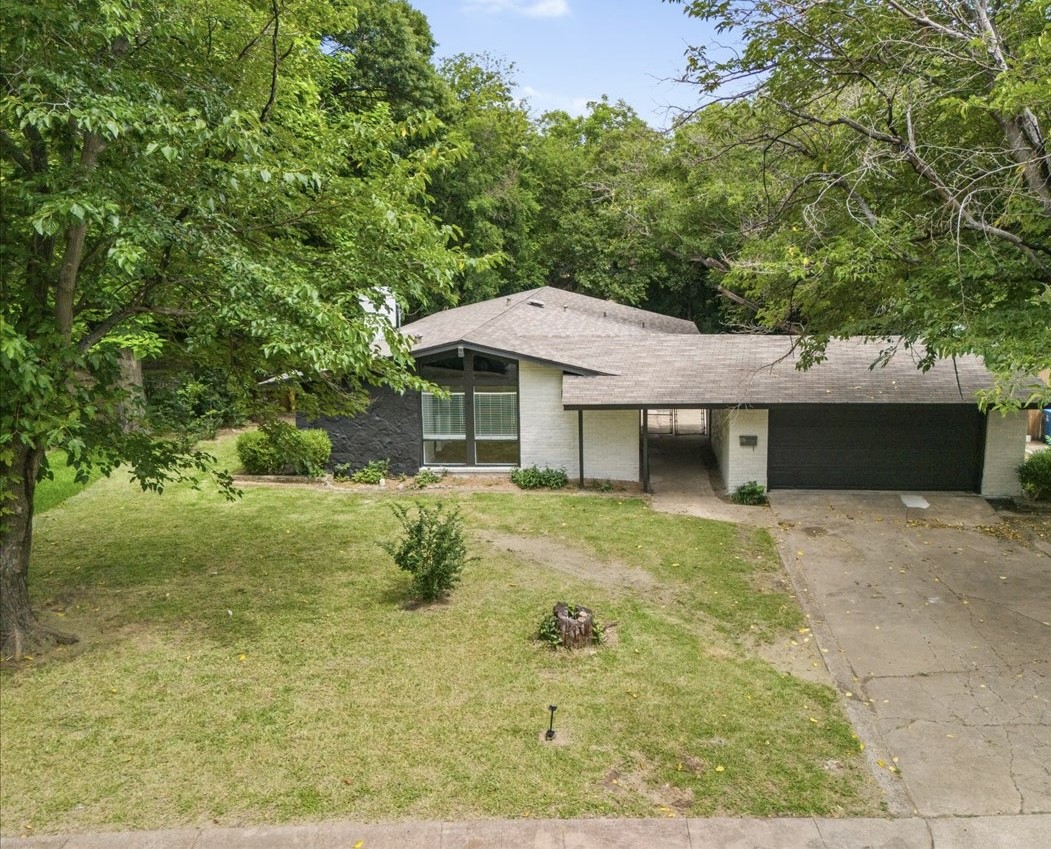 325 Meadowcreek Drive Desoto TX 75115