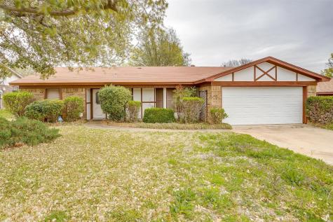 308 Overcrest Drive Benbrook TX 76126