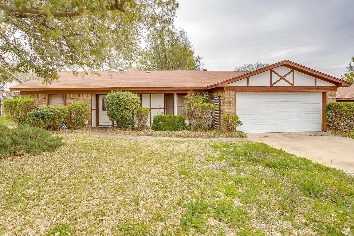 308 Overcrest Drive Benbrook TX 76126
