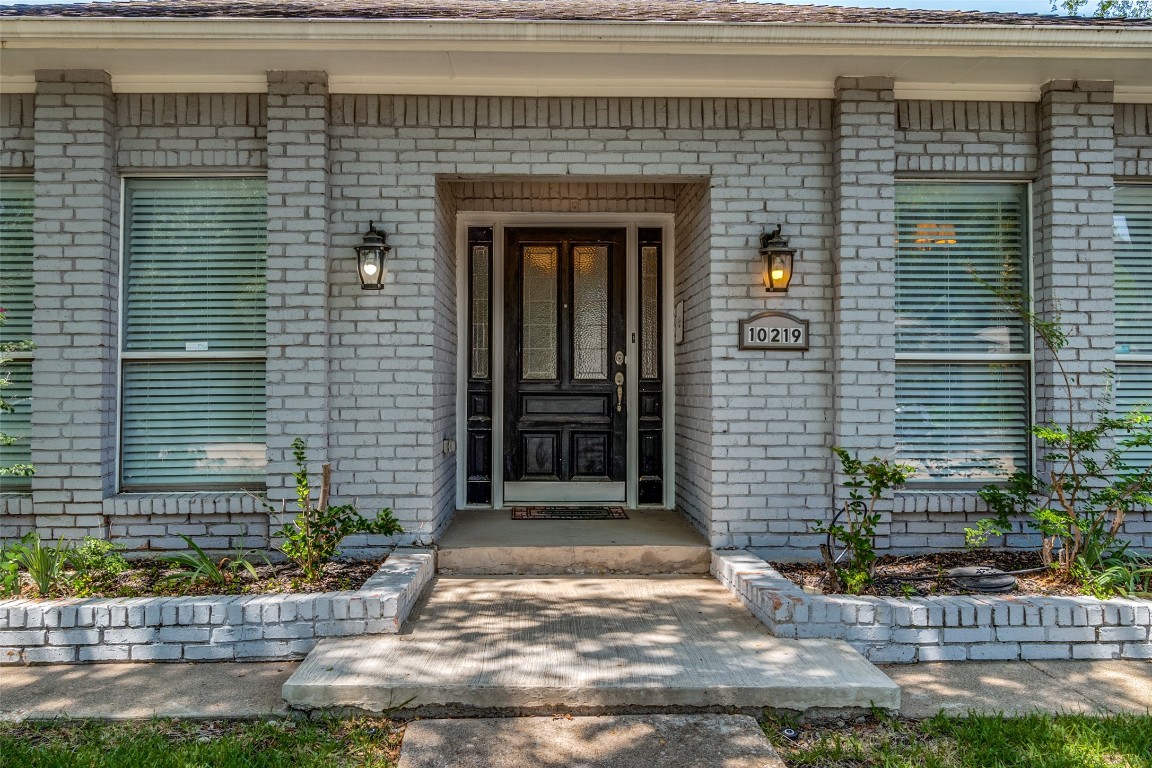 10219 Chimney Hill Lane Dallas TX 75243