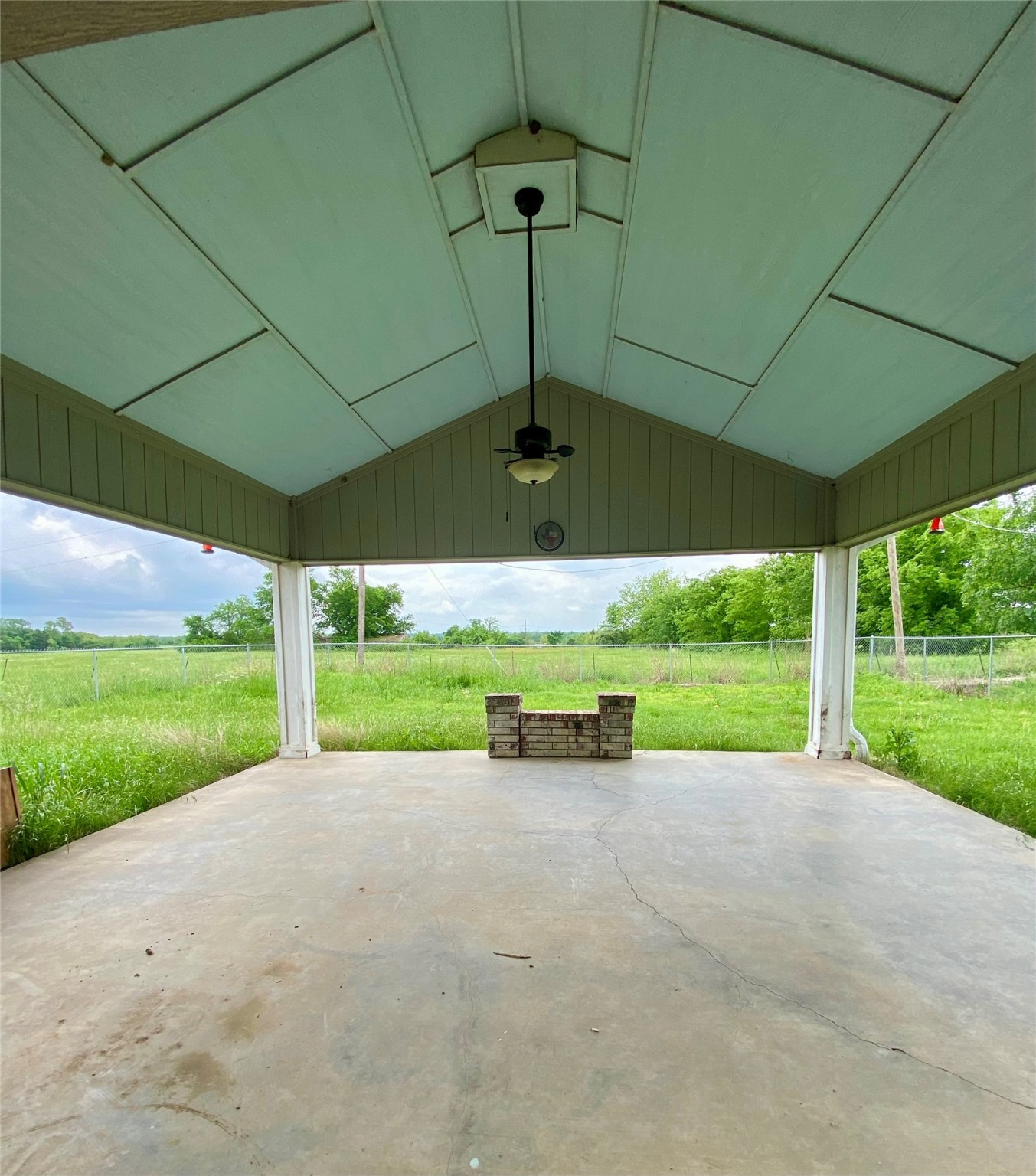 218 County Road 2992 Windom TX 75492