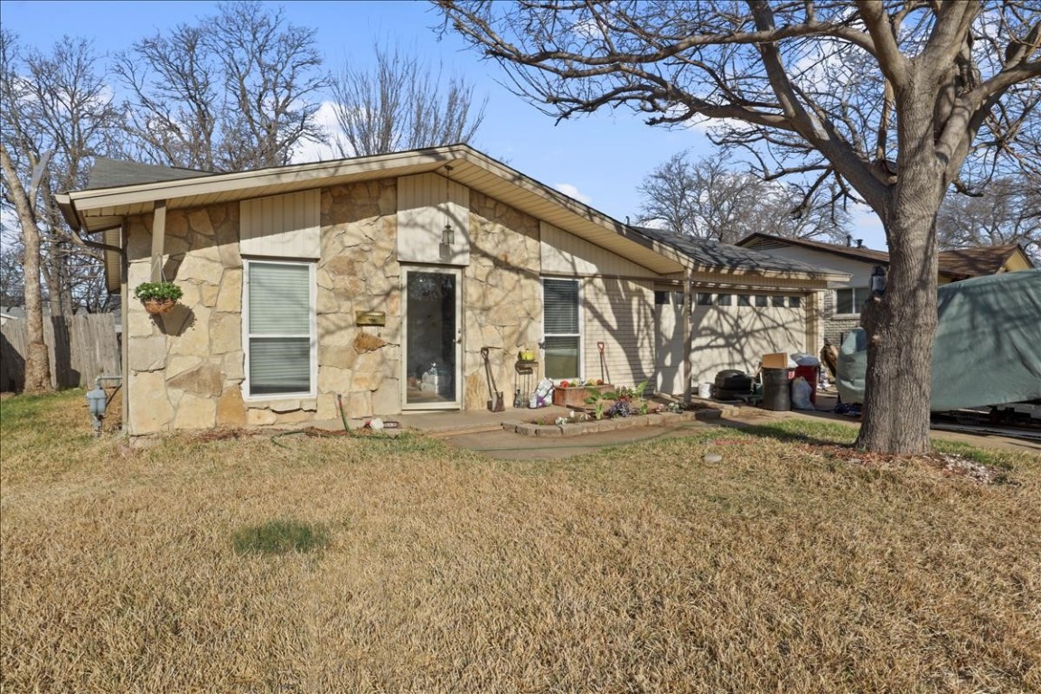 3221 Earle Drive Haltom City TX 76117