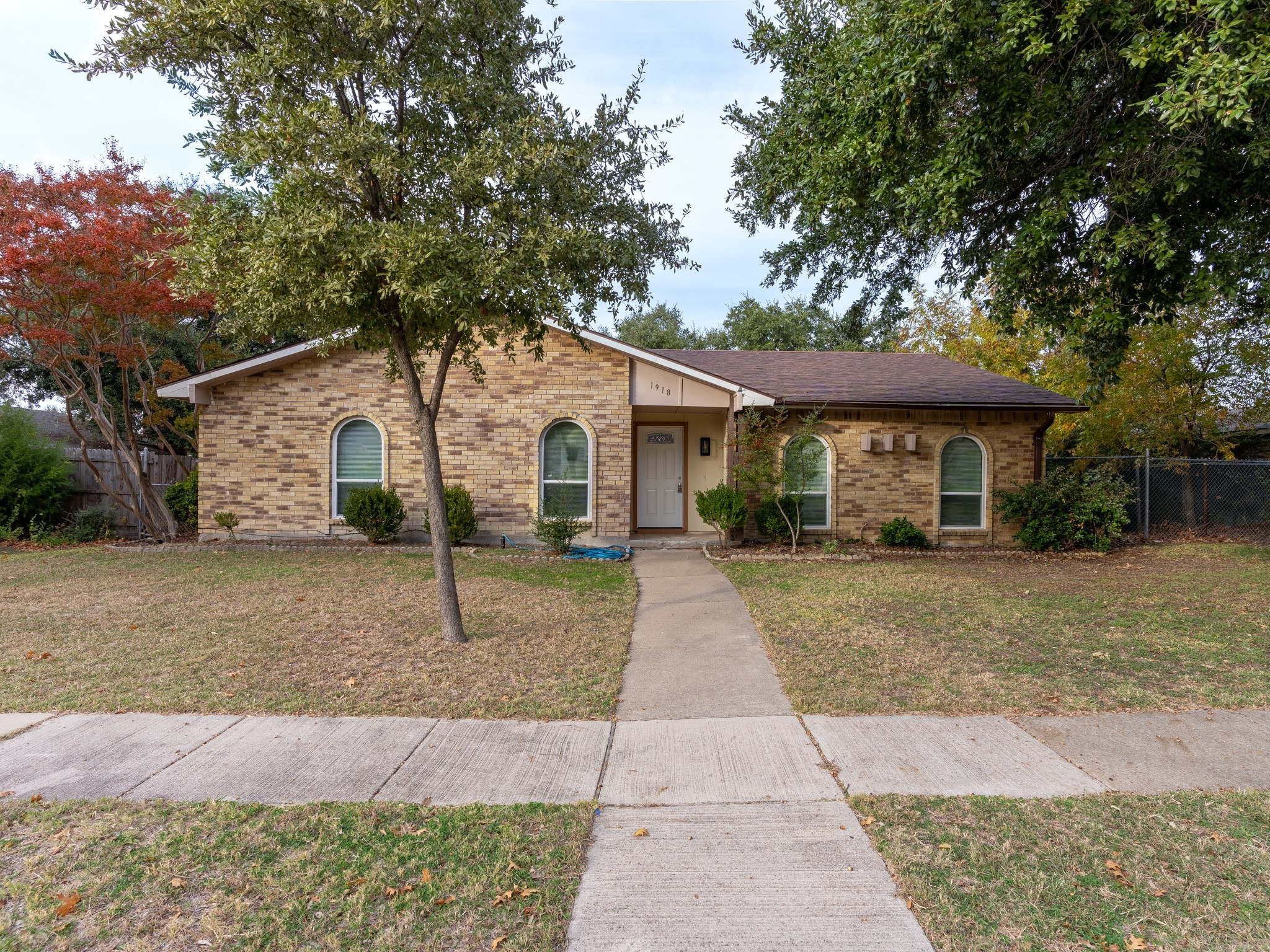 1918 Dodge Trail Grand Prairie TX 75052
