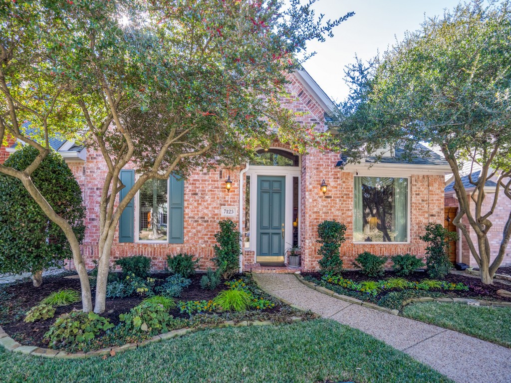 7123 Elm Creek Lane Dallas TX 75252