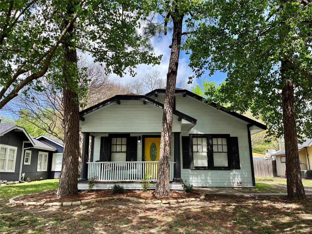 907 W College Street Sherman TX 75092