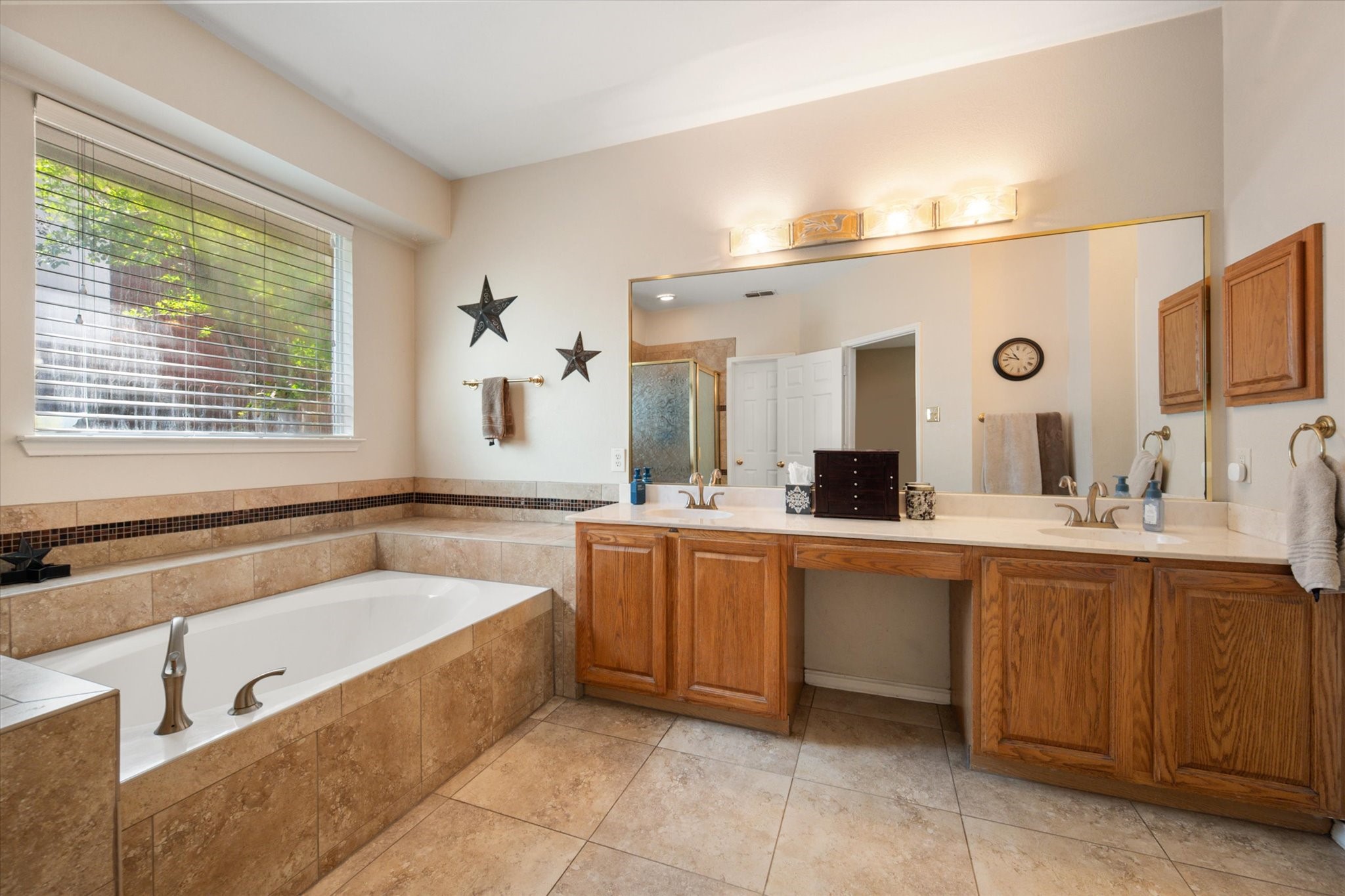 6111 Sandstone Drive Arlington TX 76001