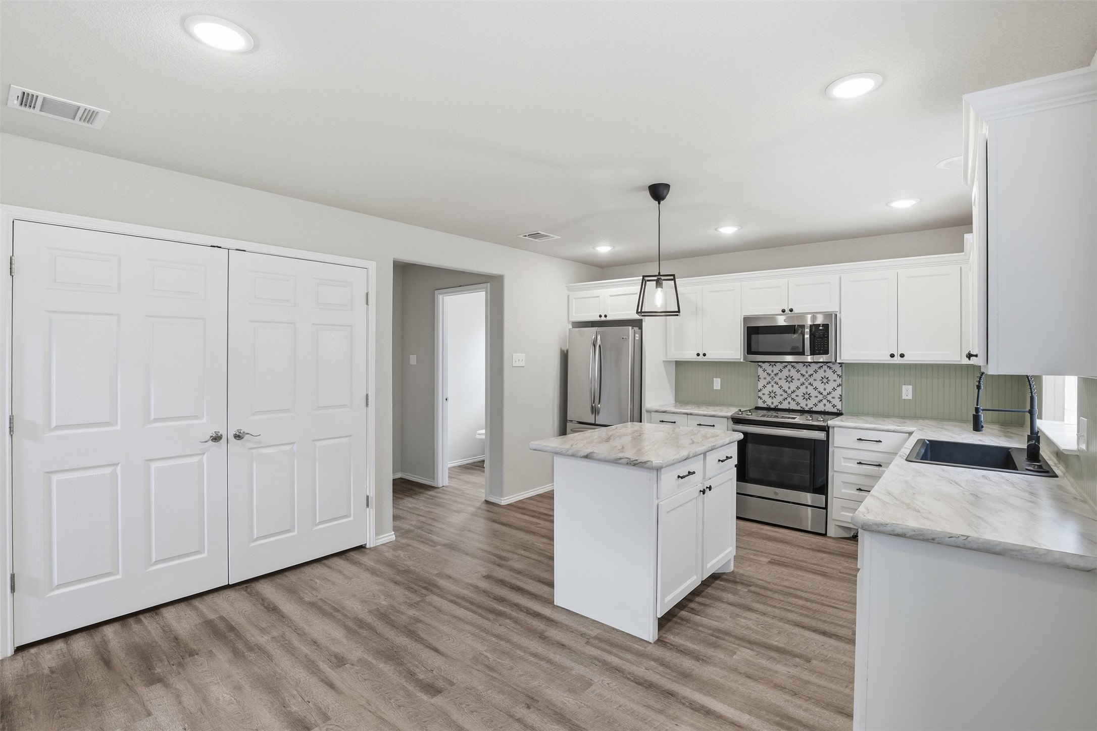 731 E Brown Street Cleburne TX 76031