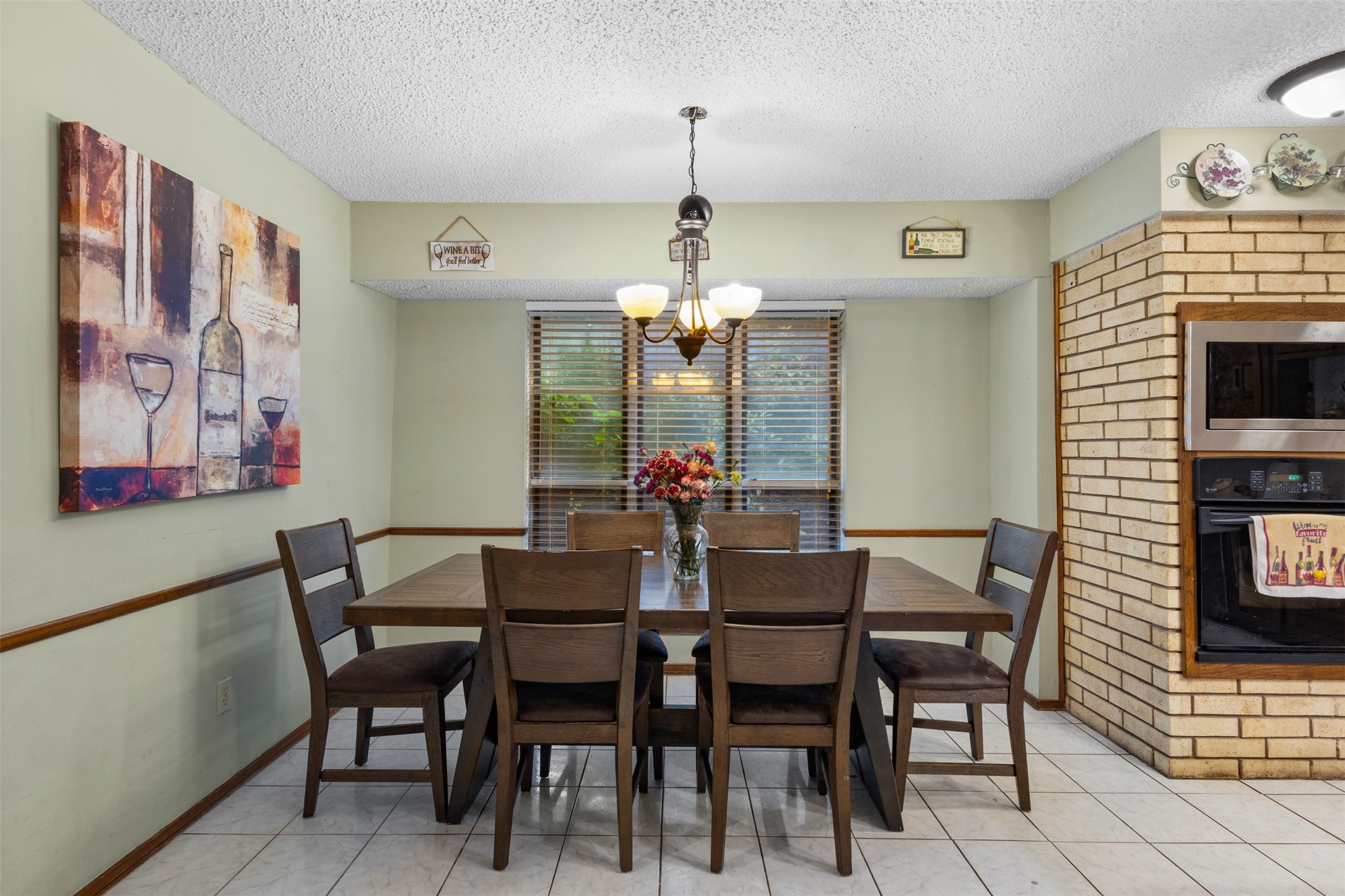 1617 Westridge Drive Hurst TX 76054