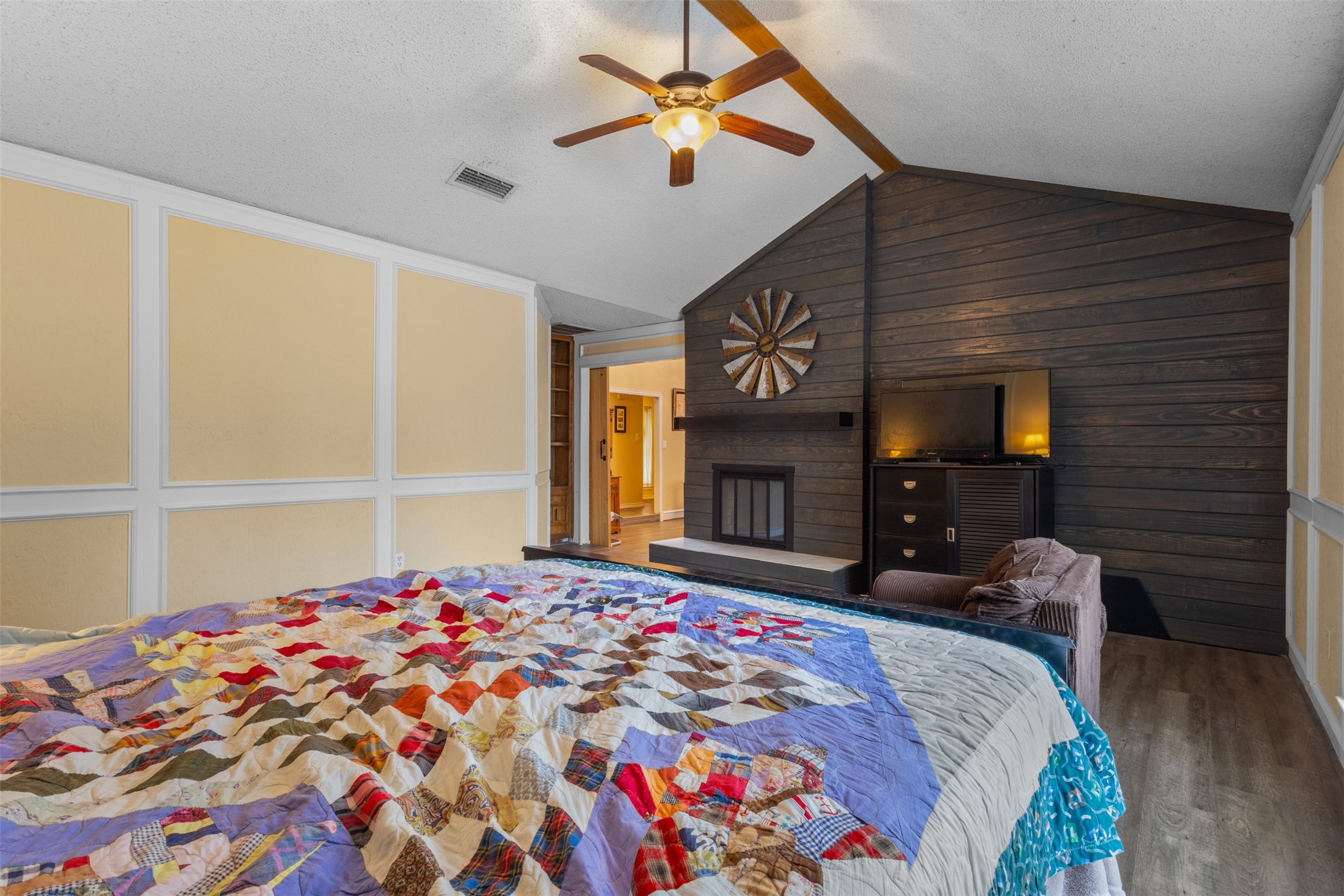 1617 Westridge Drive Hurst TX 76054