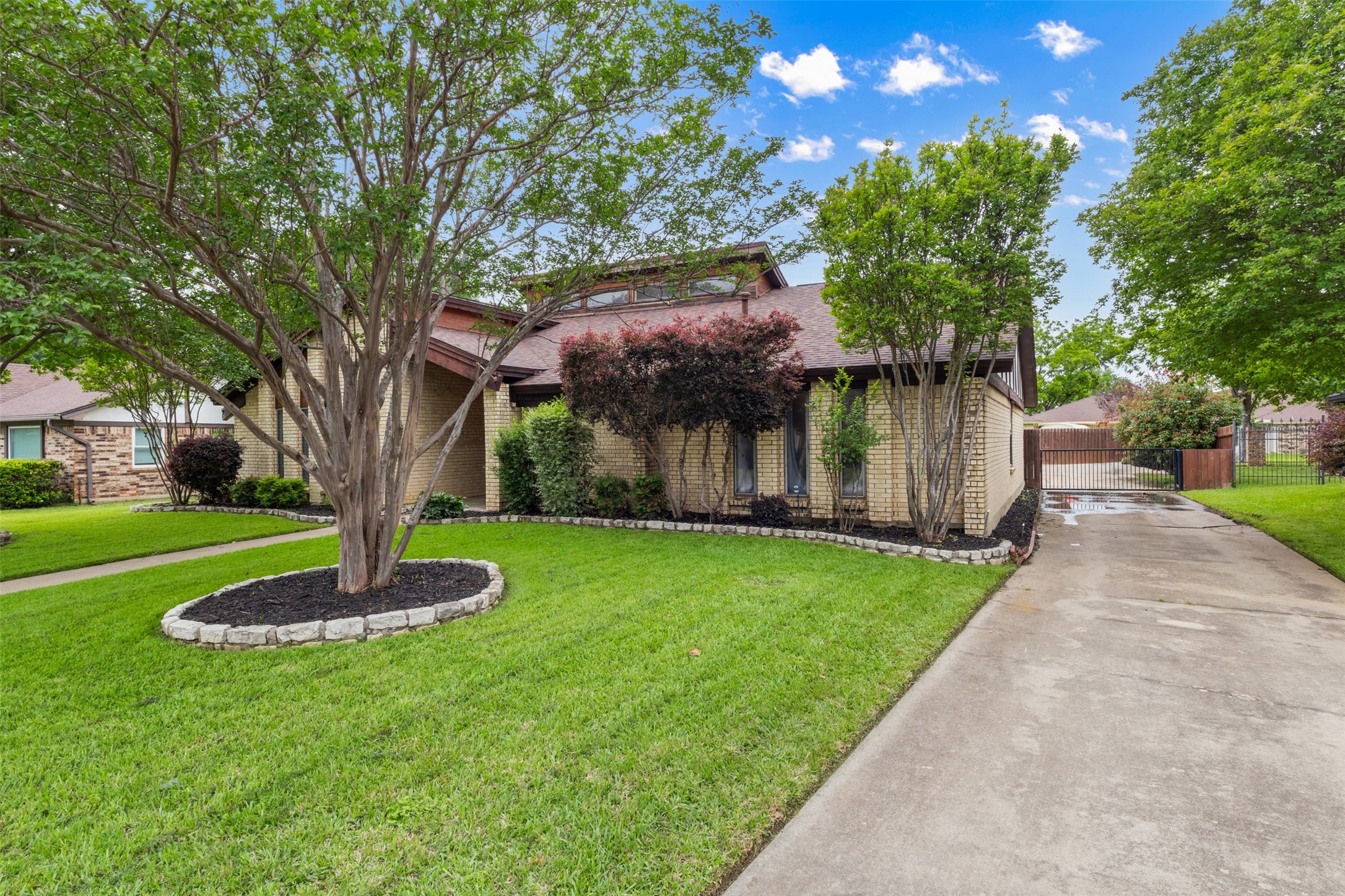 1617 Westridge Drive Hurst TX 76054