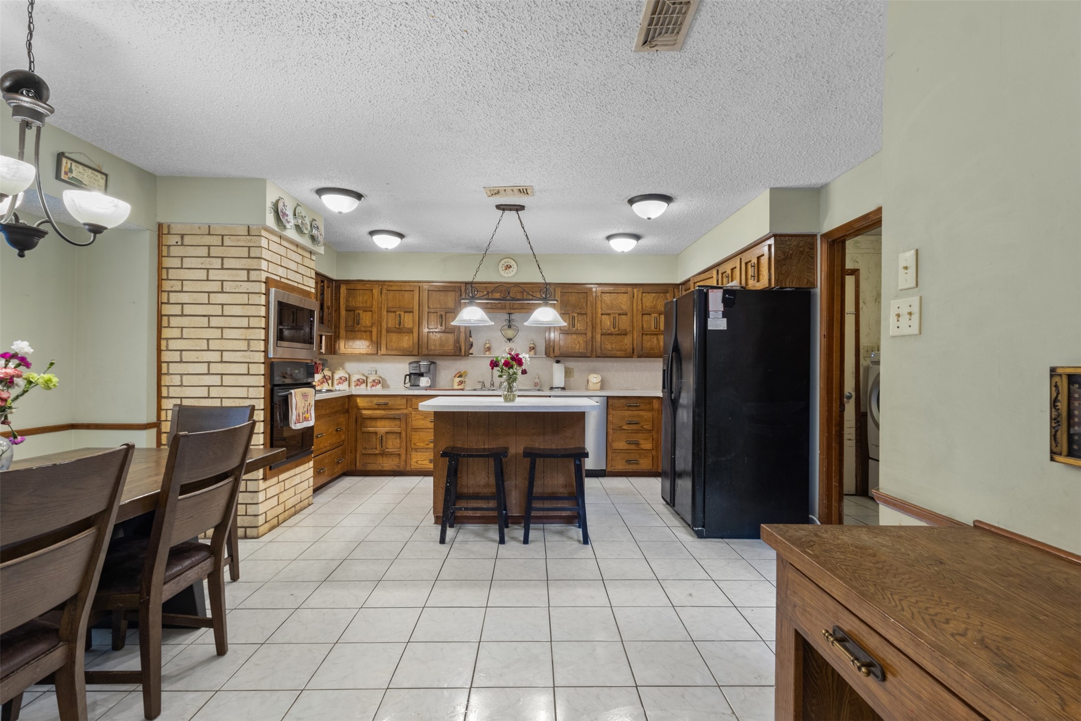 1617 Westridge Drive Hurst TX 76054