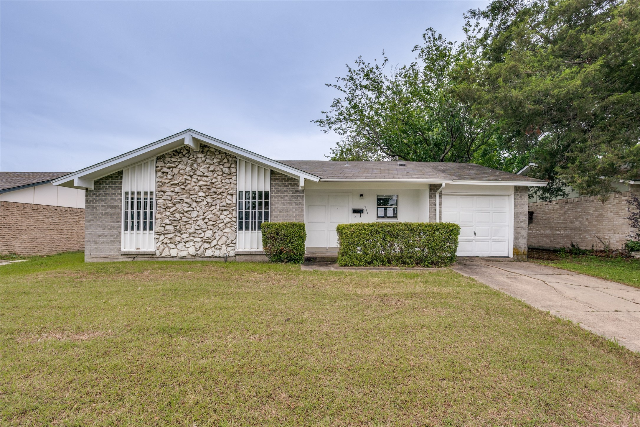 714 Shorecrest Drive Garland TX 75040