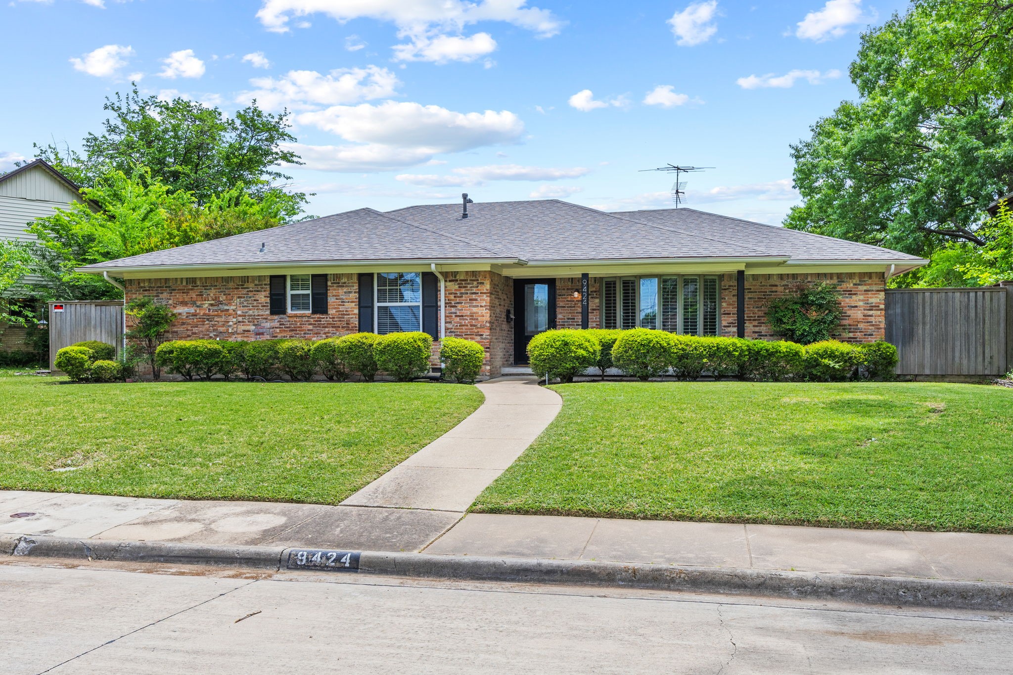 9424 Hunters Creek Drive Dallas TX 75243