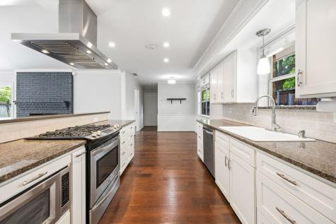 9424 Hunters Creek Drive Dallas TX 75243