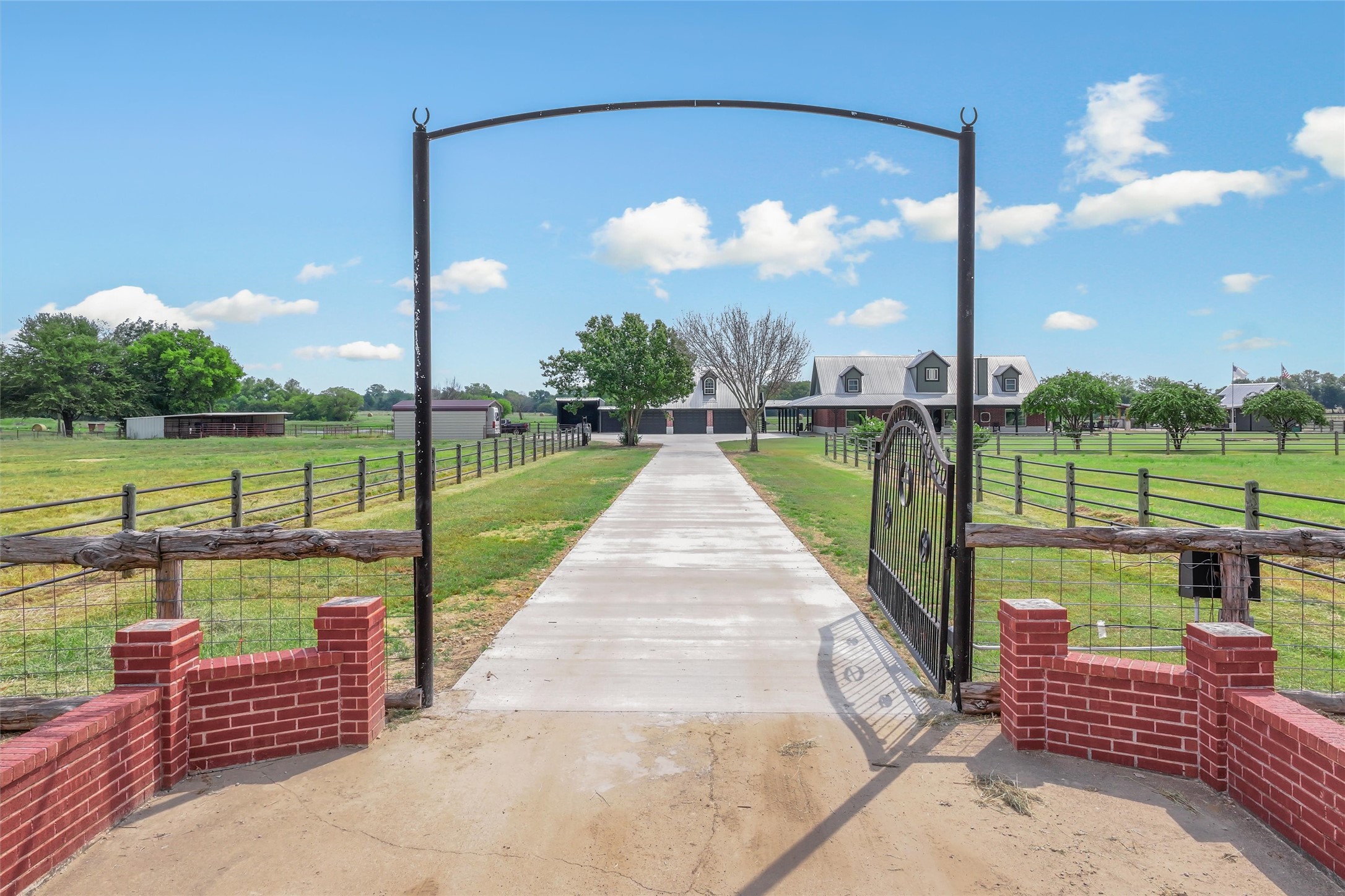 733 Rs County Road 1430 Point TX 75472