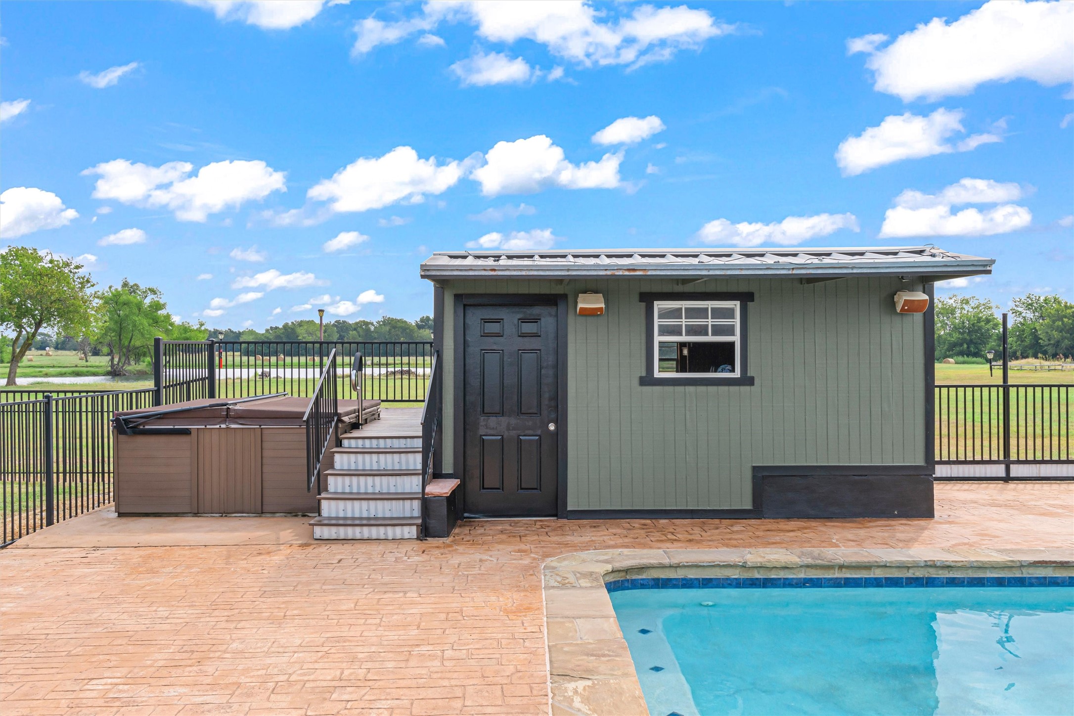 733 Rs County Road 1430 Point TX 75472