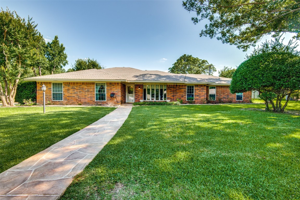 2001 Meadow Court Grand Prairie TX 75050