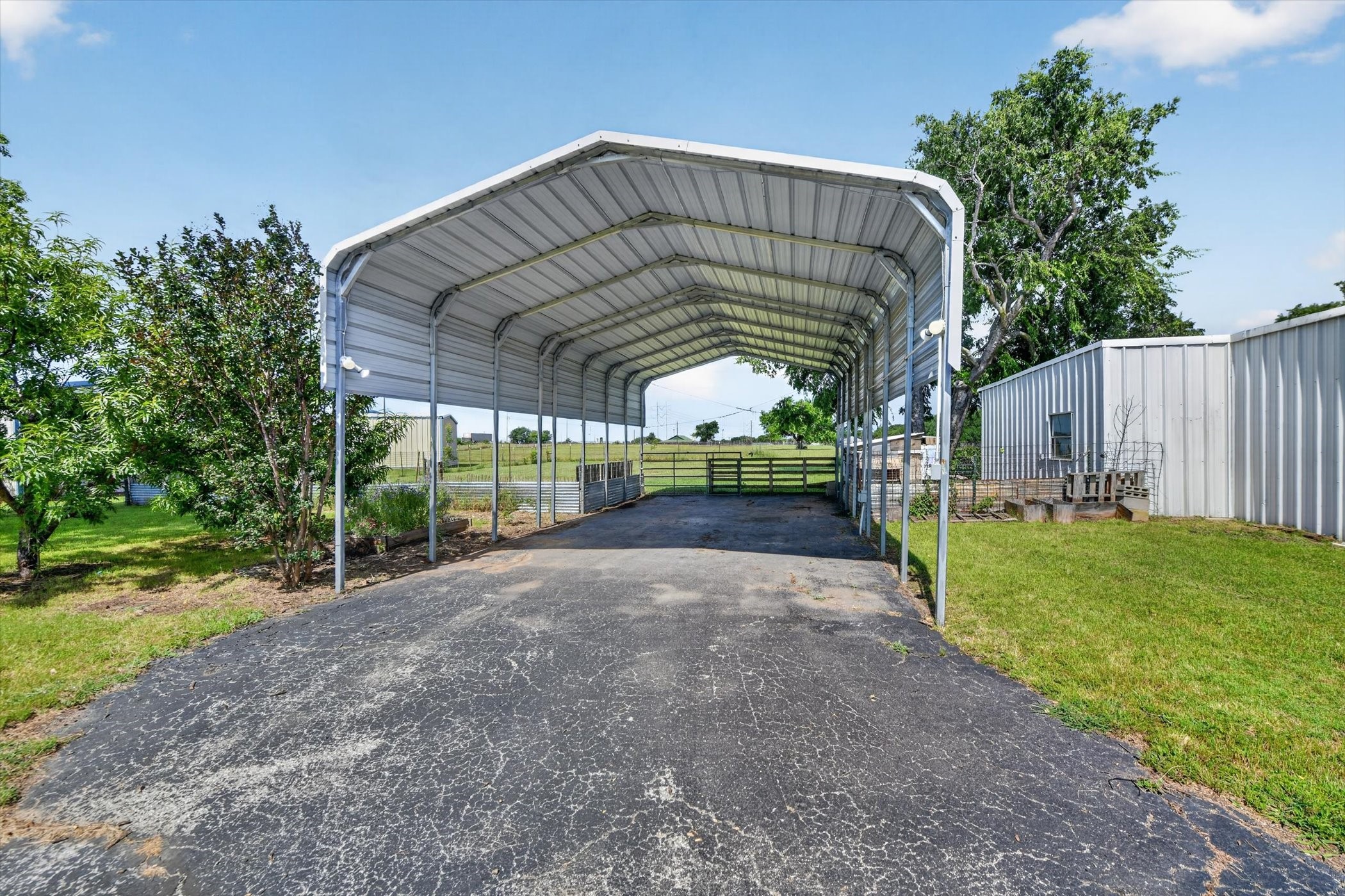 1808 Silver Creek Azle Road Azle TX 76020