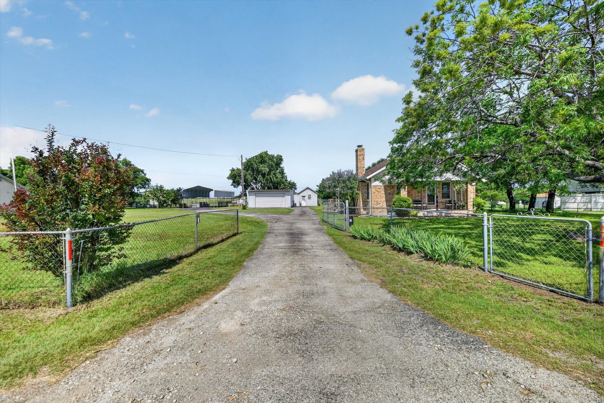 1808 Silver Creek Azle Road Azle TX 76020
