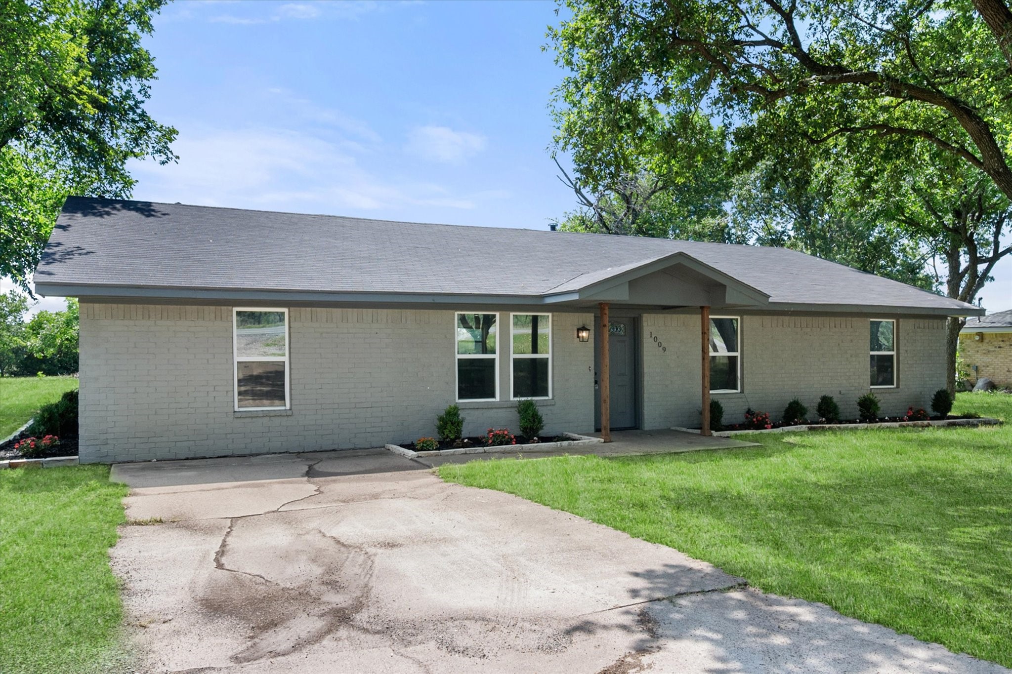 1009 N Spikes Road Corsicana TX 75110