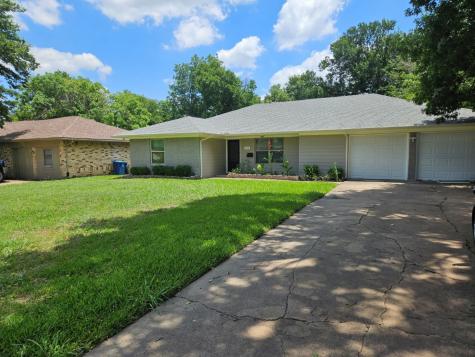 324 Meadowcreek Drive Desoto TX 75115
