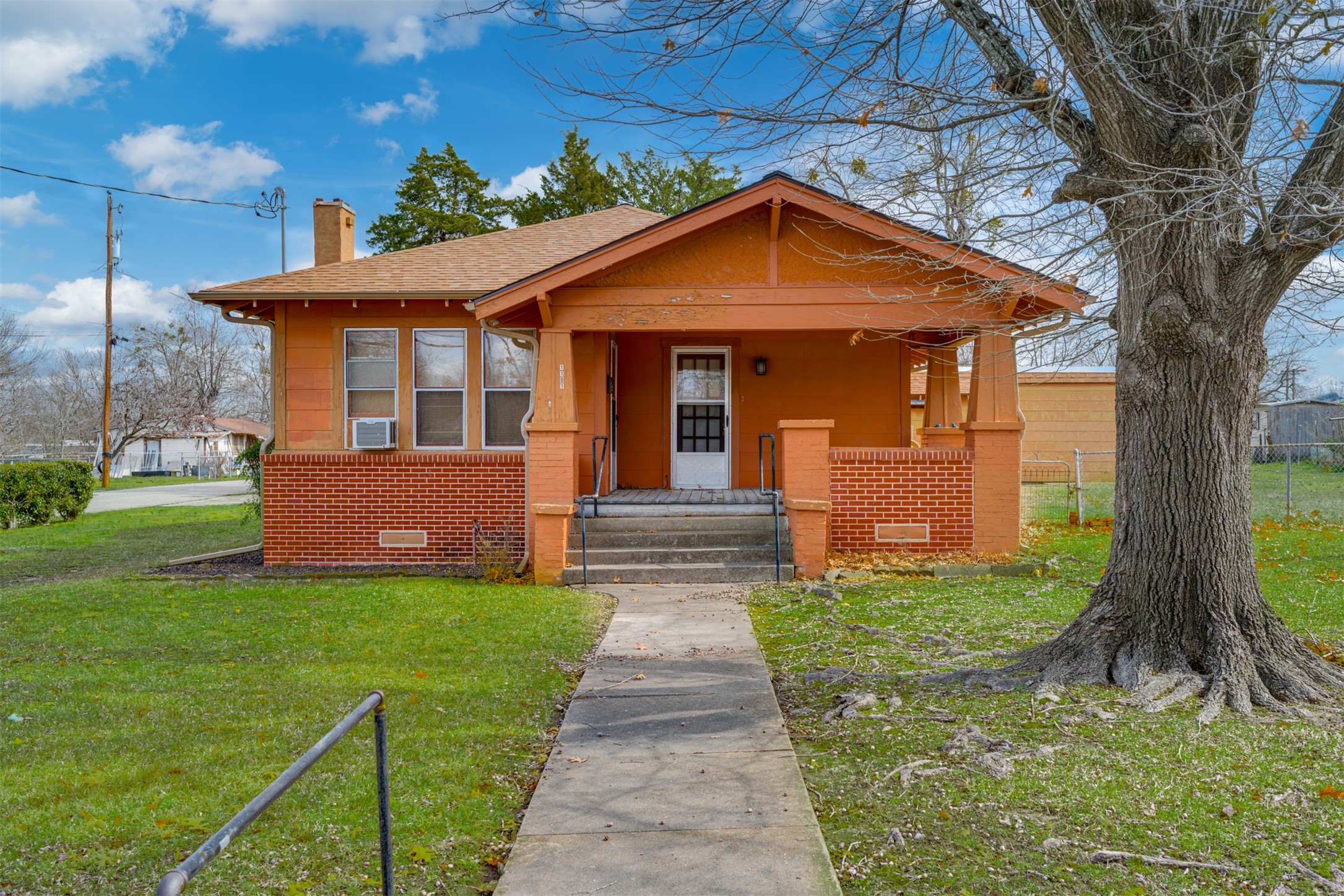 1101 S Locust Street Clarksville TX 75426