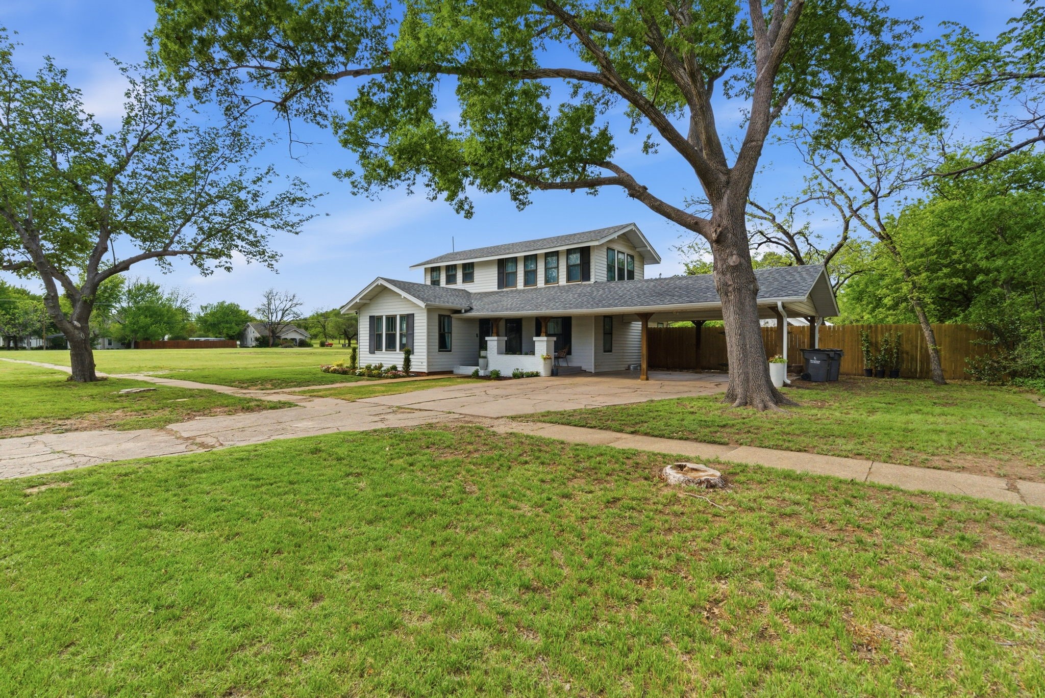 909 3rd Street Graham TX 76450