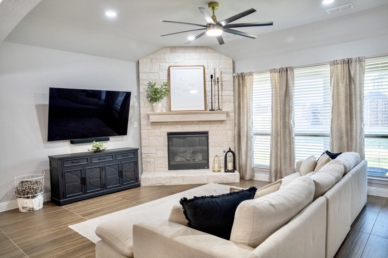 1525 Jocelyn Drive Fort Worth TX 76052