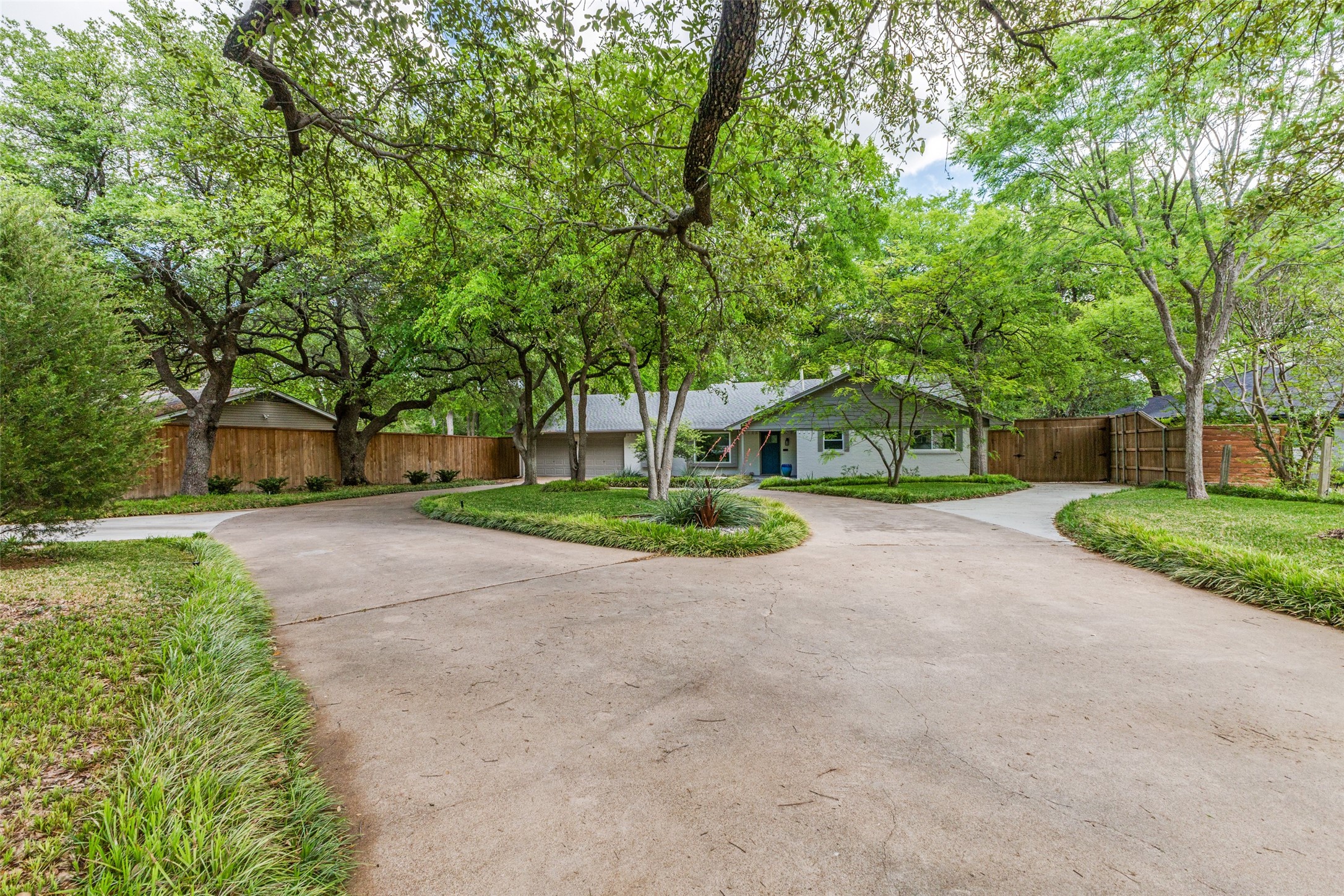 9576 Ash Creek Drive Dallas TX 75228