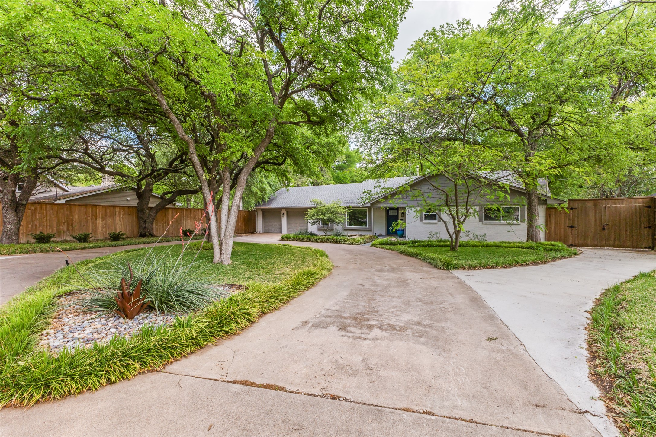 9576 Ash Creek Drive Dallas TX 75228