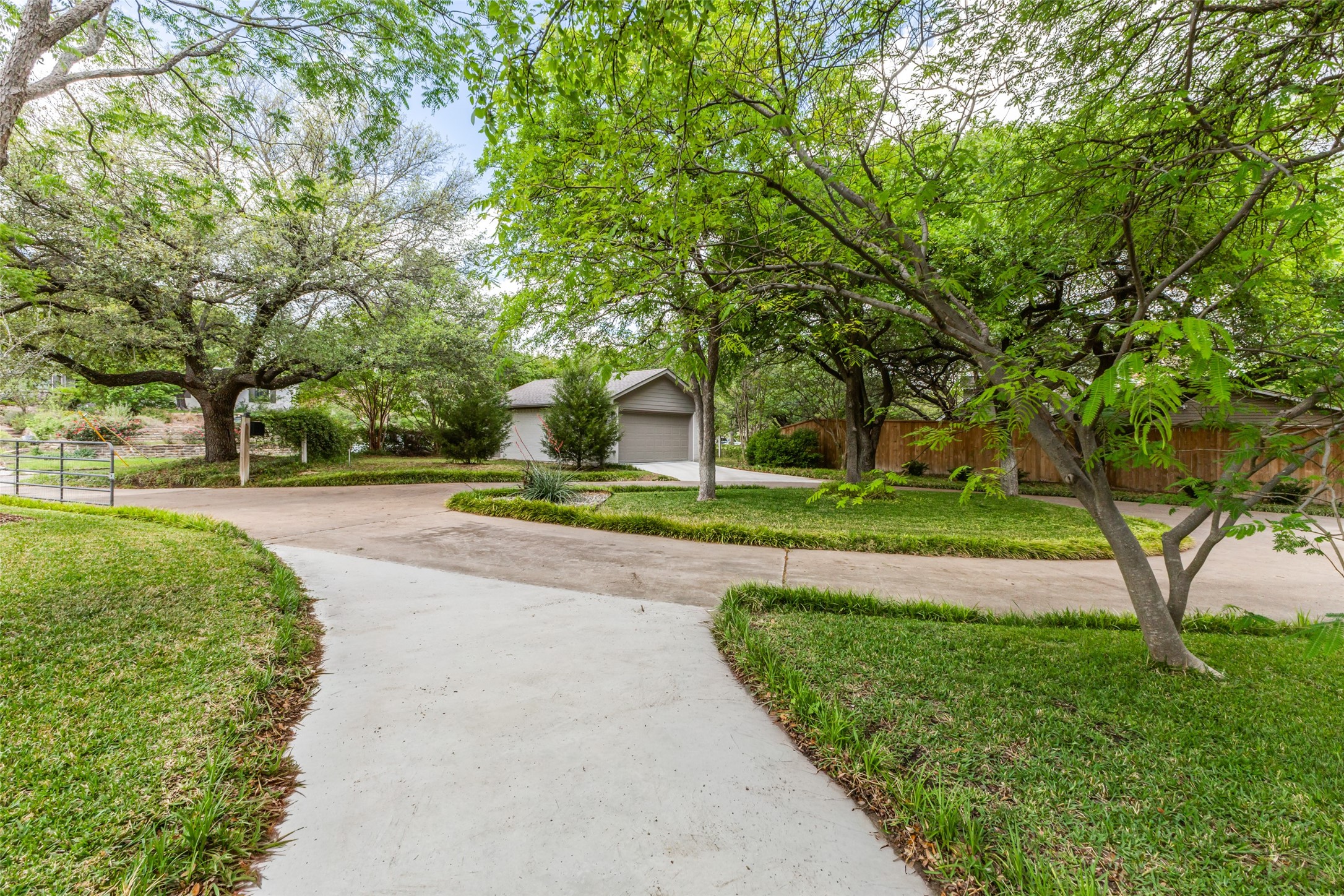 9576 Ash Creek Drive Dallas TX 75228